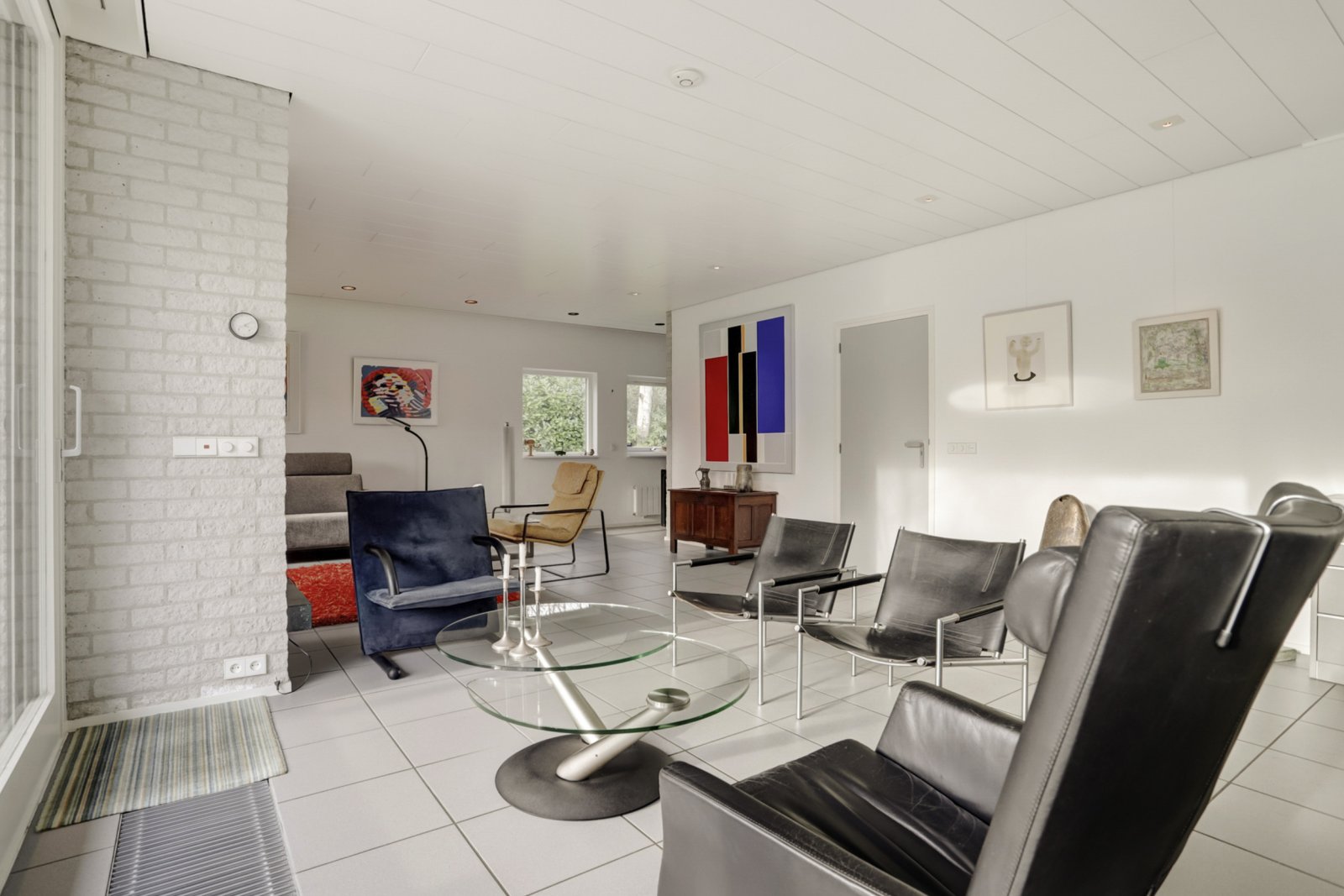 ***Europa-Makler*** heißt Sie herzlich willkommen in dieser exklusiven, freistehenden Architektenvilla mit Garage