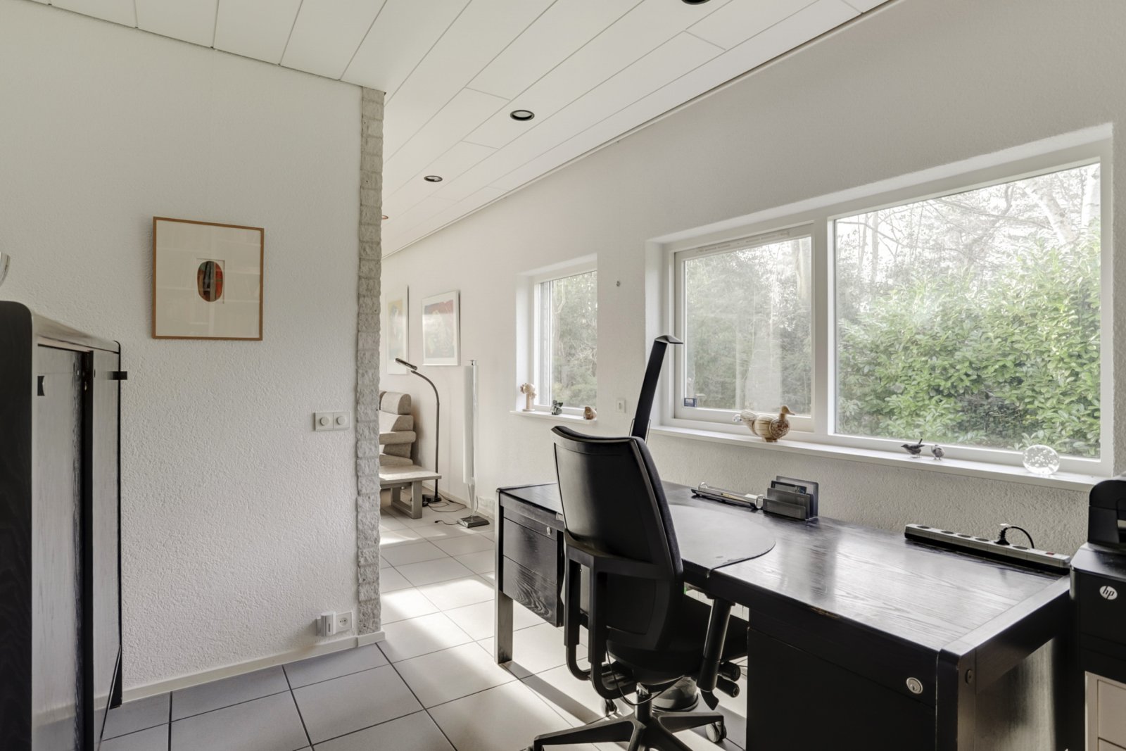 ***Europa-Makler*** heißt Sie herzlich willkommen in dieser exklusiven, freistehenden Architektenvilla mit Garage