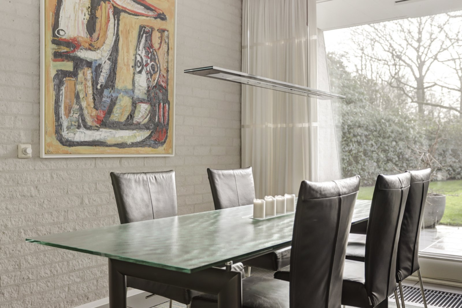 ***Europa-Makler*** heißt Sie herzlich willkommen in dieser exklusiven, freistehenden Architektenvilla mit Garage