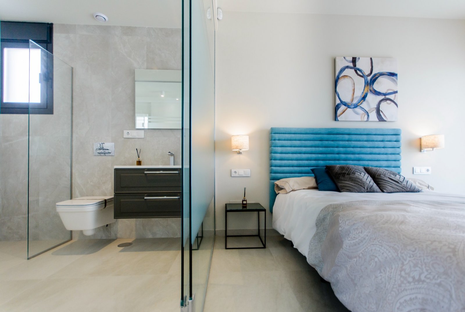 
Entdecken Sie das exklusive Modell Penelope, eine moderne Villa mit 3 Schlafzimmern, 3 Badezimmern und einer bebauten Fläche von 194 m².&#