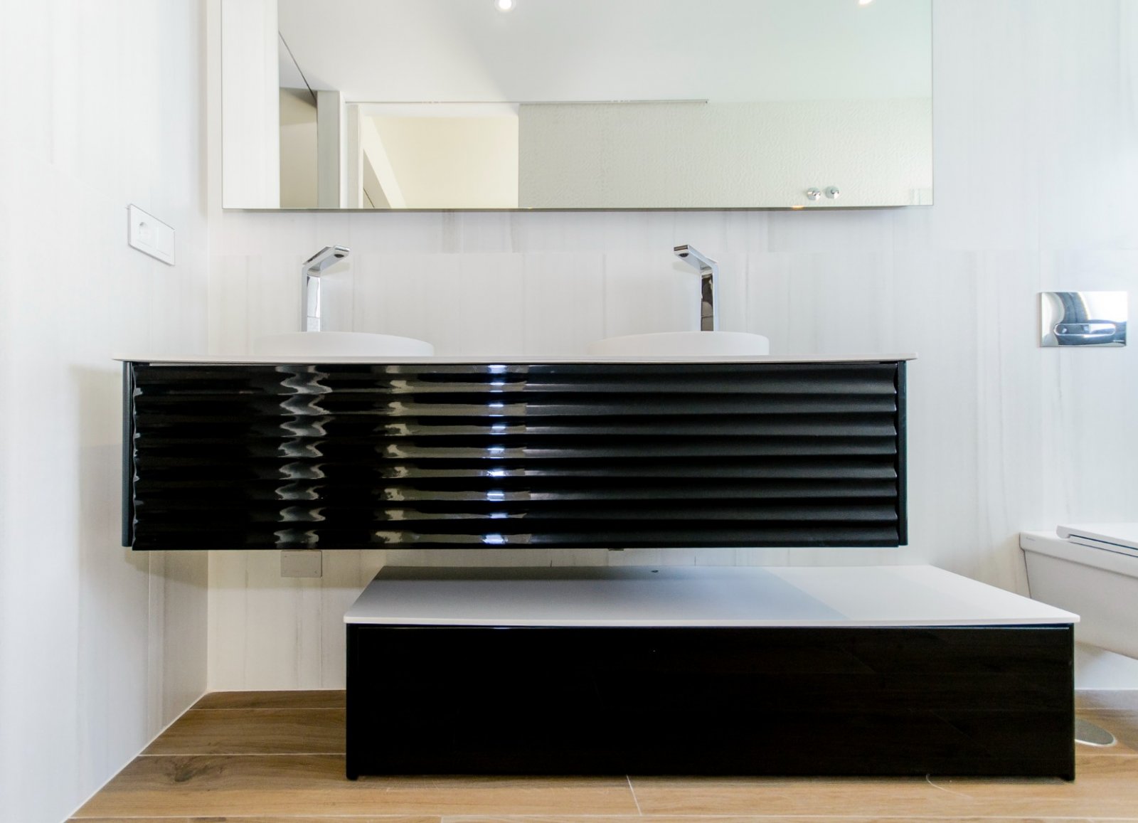 
Entdecken Sie das exklusive Modell Penelope, eine moderne Villa mit 3 Schlafzimmern, 3 Badezimmern und einer bebauten Fläche von 194 m².&#