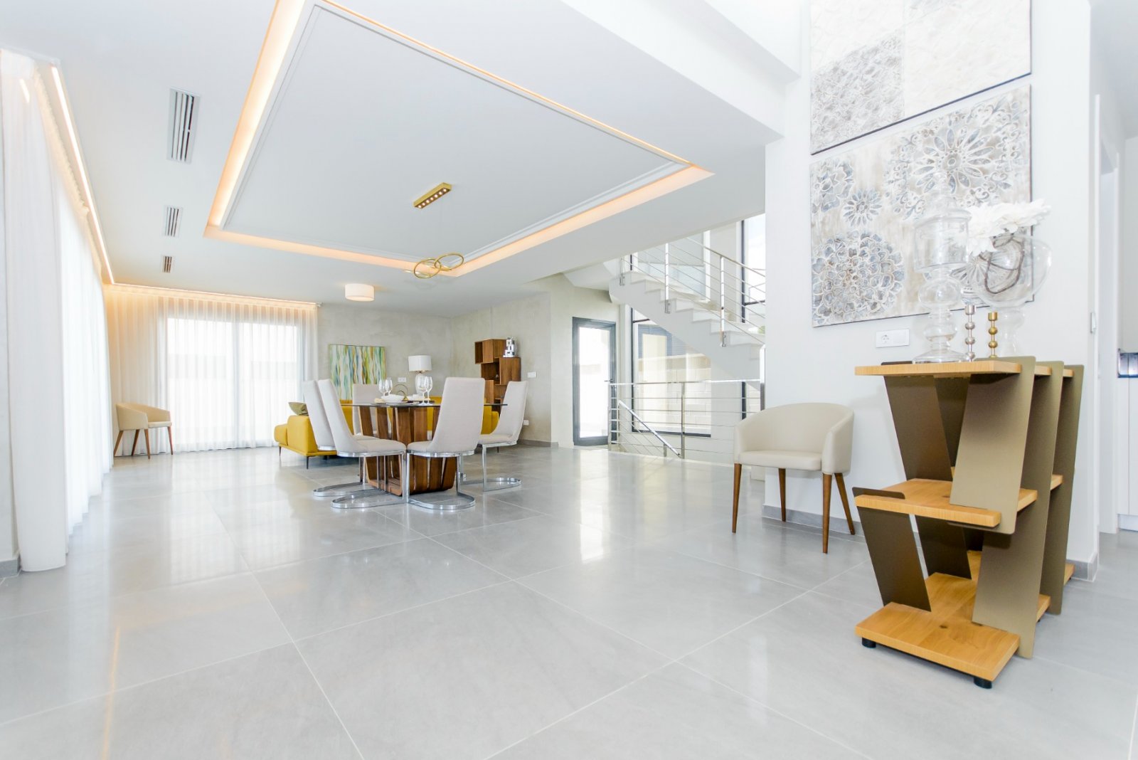 
Entdecken Sie das exklusive Modell Penelope, eine moderne Villa mit 3 Schlafzimmern, 3 Badezimmern und einer bebauten Fläche von 194 m².&#