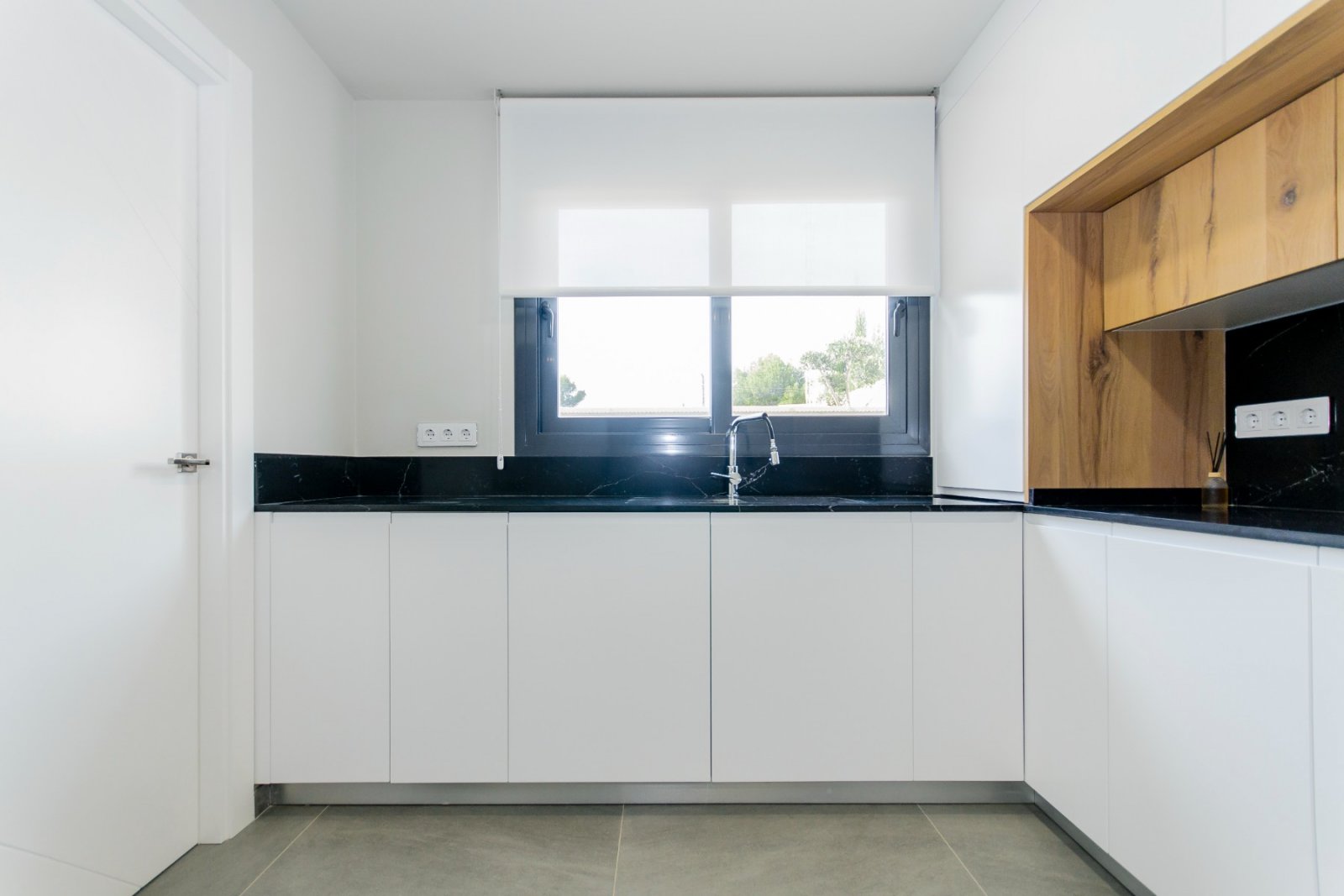 
Entdecken Sie das exklusive Modell Penelope, eine moderne Villa mit 3 Schlafzimmern, 3 Badezimmern und einer bebauten Fläche von 194 m².&#