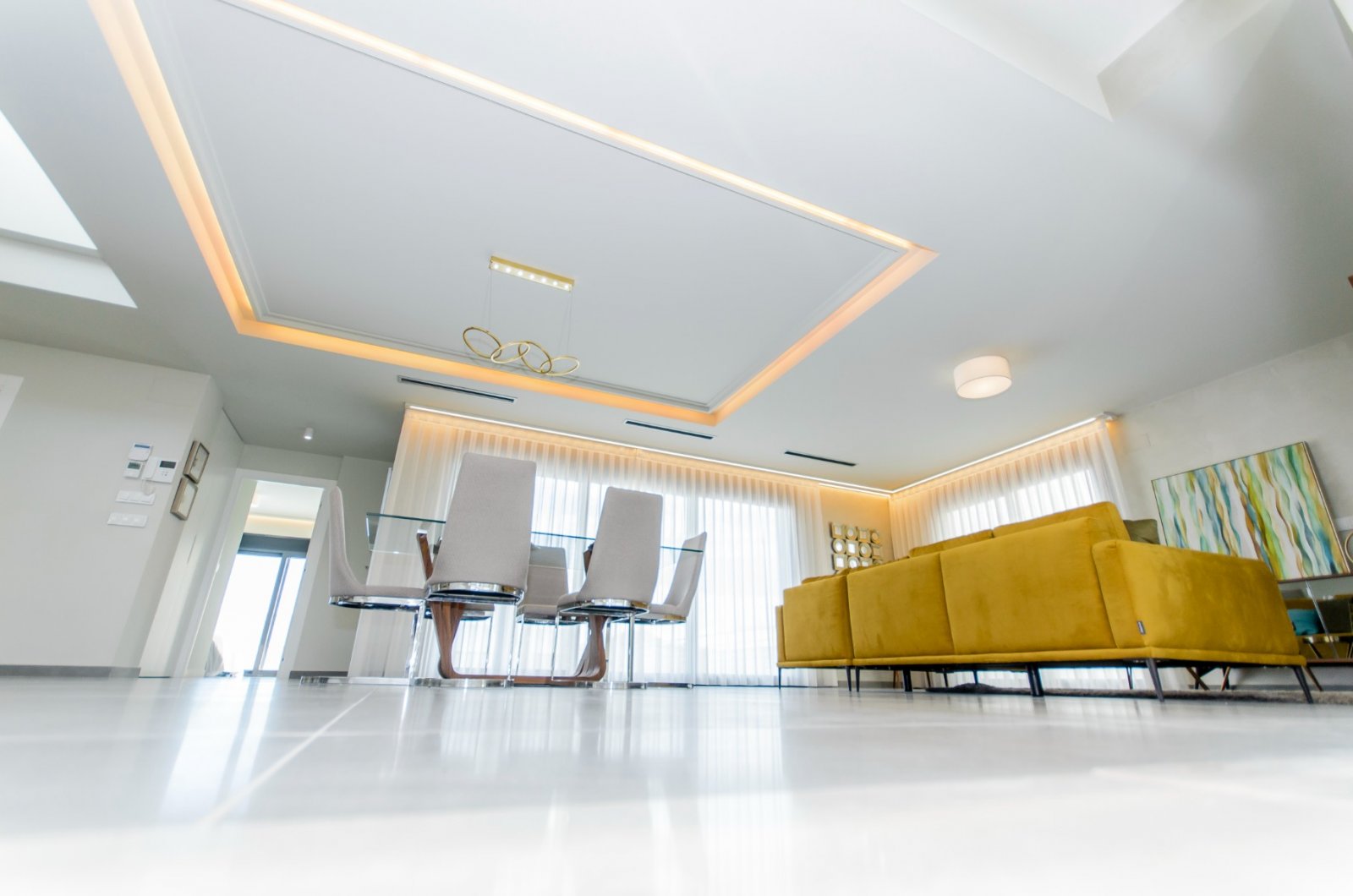 
Entdecken Sie das exklusive Modell Penelope, eine moderne Villa mit 3 Schlafzimmern, 3 Badezimmern und einer bebauten Fläche von 194 m².&#