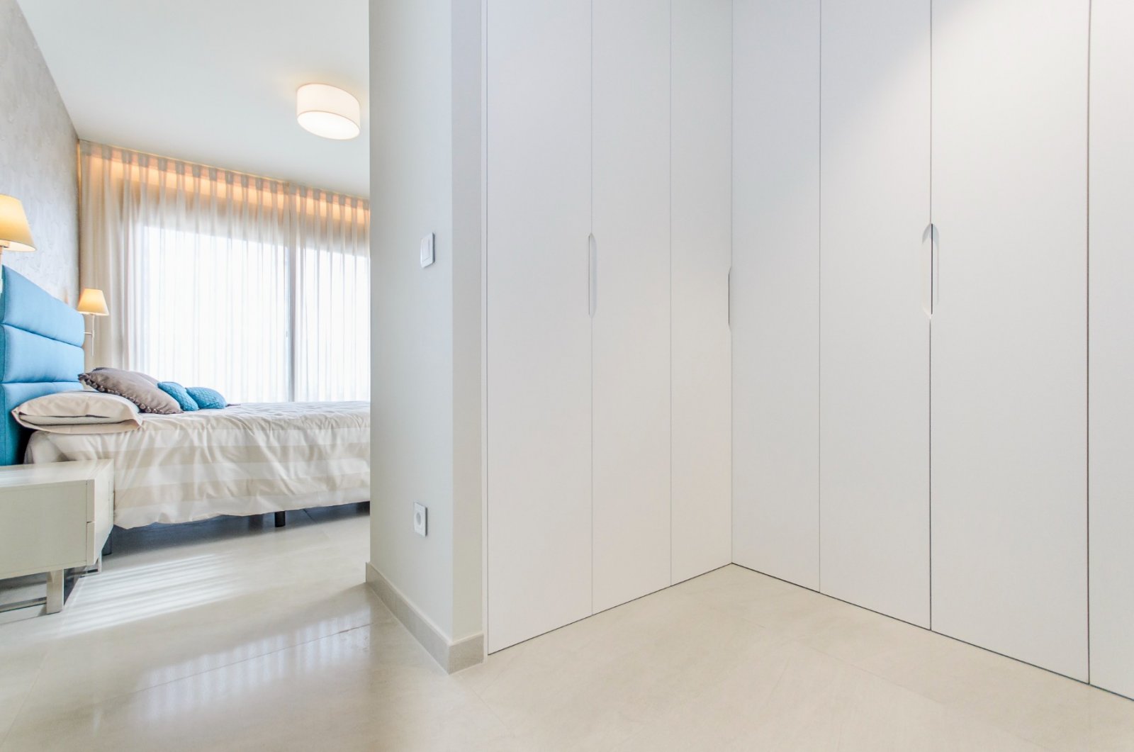 
Entdecken Sie das exklusive Modell Penelope, eine moderne Villa mit 3 Schlafzimmern, 3 Badezimmern und einer bebauten Fläche von 194 m².&#