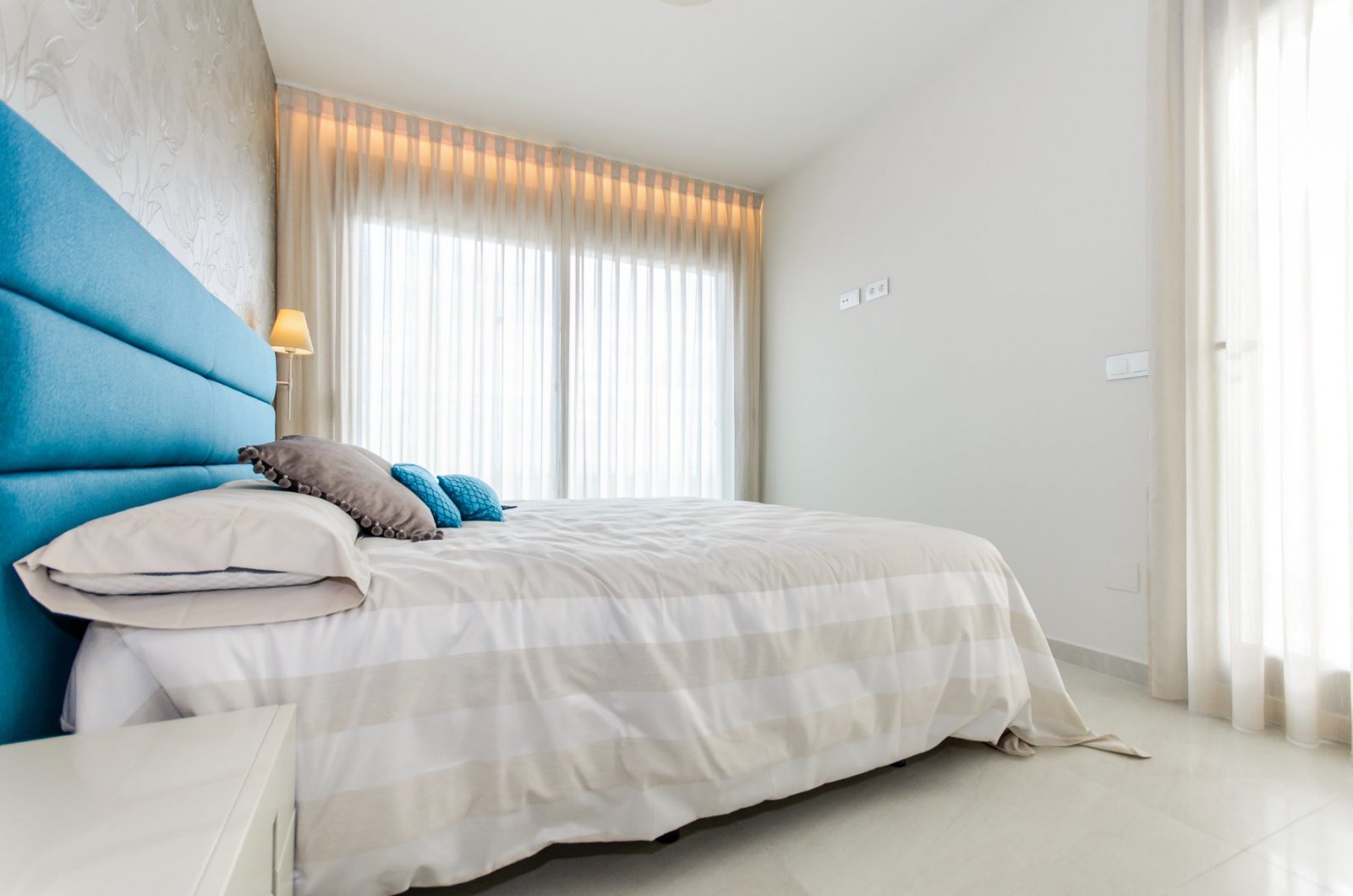 
Entdecken Sie das exklusive Modell Penelope, eine moderne Villa mit 3 Schlafzimmern, 3 Badezimmern und einer bebauten Fläche von 194 m².&#