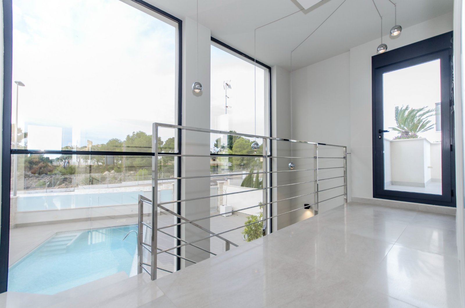 
Entdecken Sie das exklusive Modell Penelope, eine moderne Villa mit 3 Schlafzimmern, 3 Badezimmern und einer bebauten Fläche von 194 m².&#