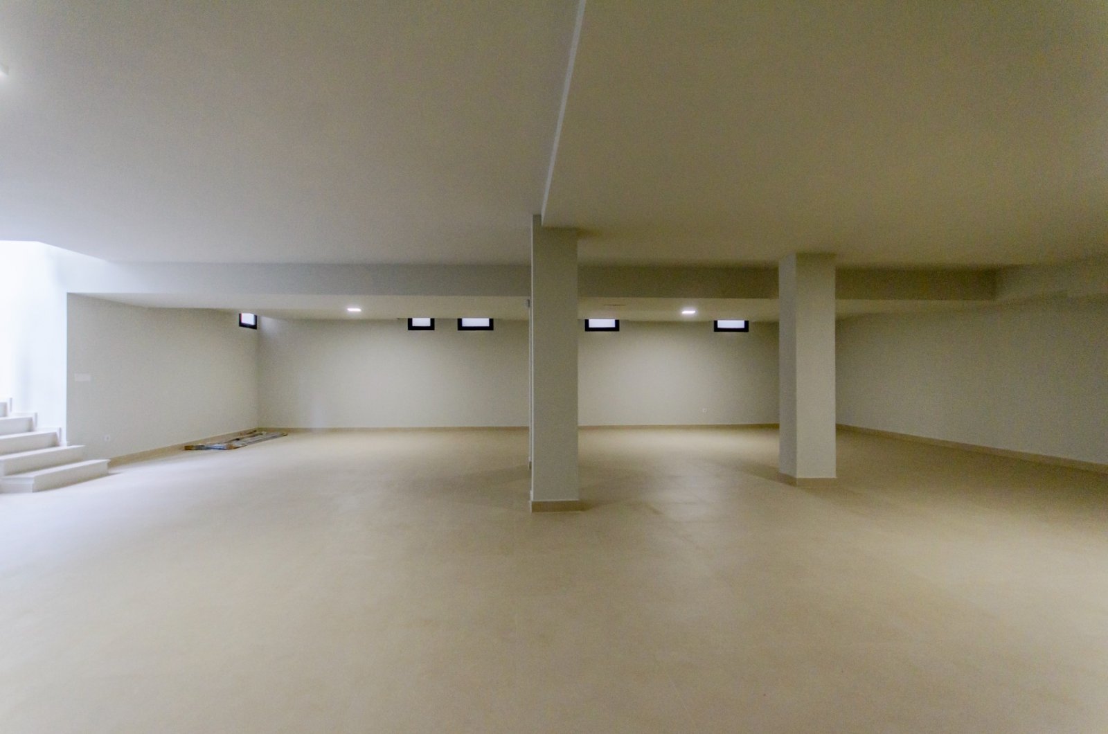 
Entdecken Sie das exklusive Modell Penelope, eine moderne Villa mit 3 Schlafzimmern, 3 Badezimmern und einer bebauten Fläche von 194 m².&#