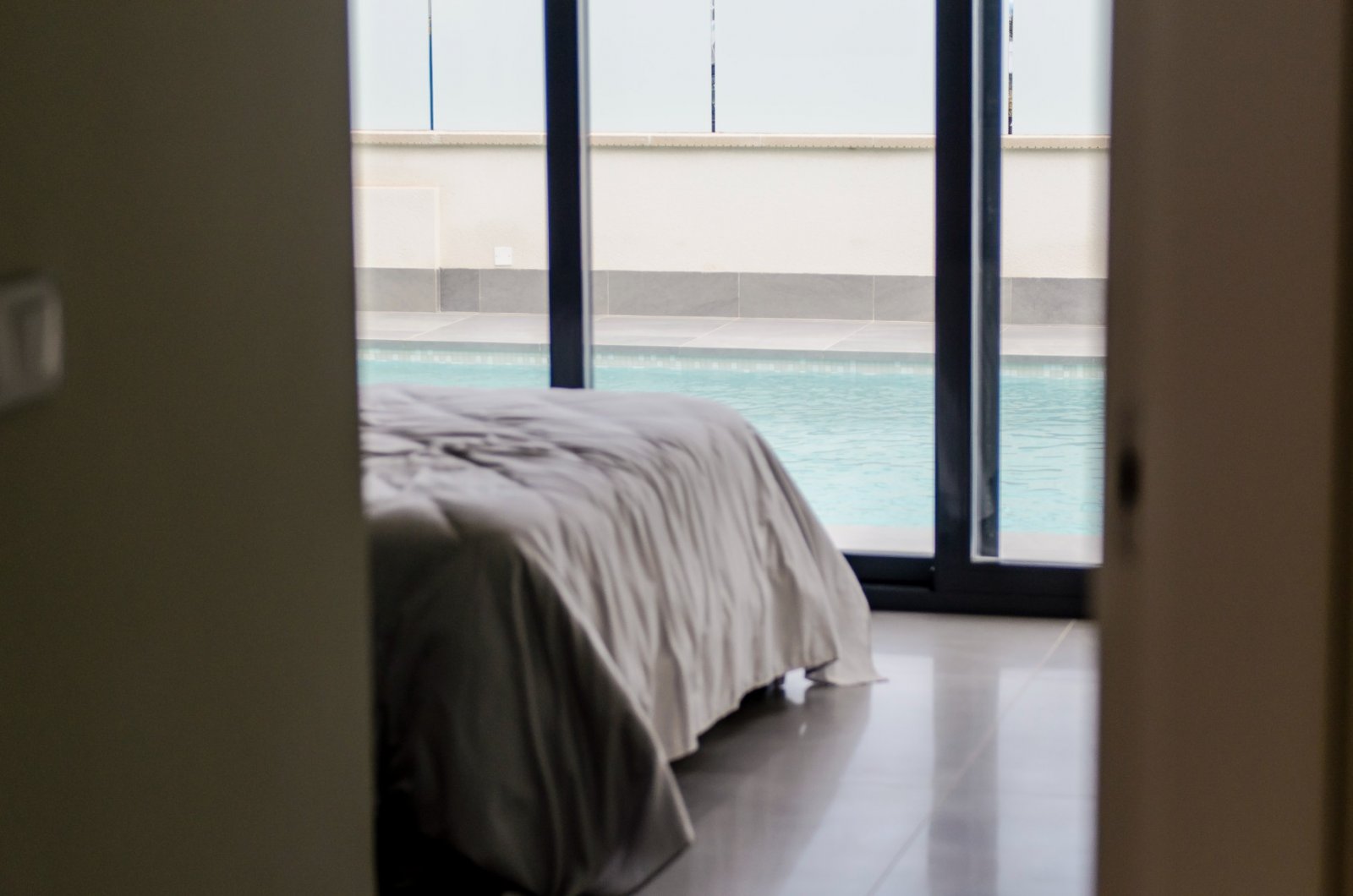 
Entdecken Sie das exklusive Modell Penelope, eine moderne Villa mit 3 Schlafzimmern, 3 Badezimmern und einer bebauten Fläche von 194 m².&#