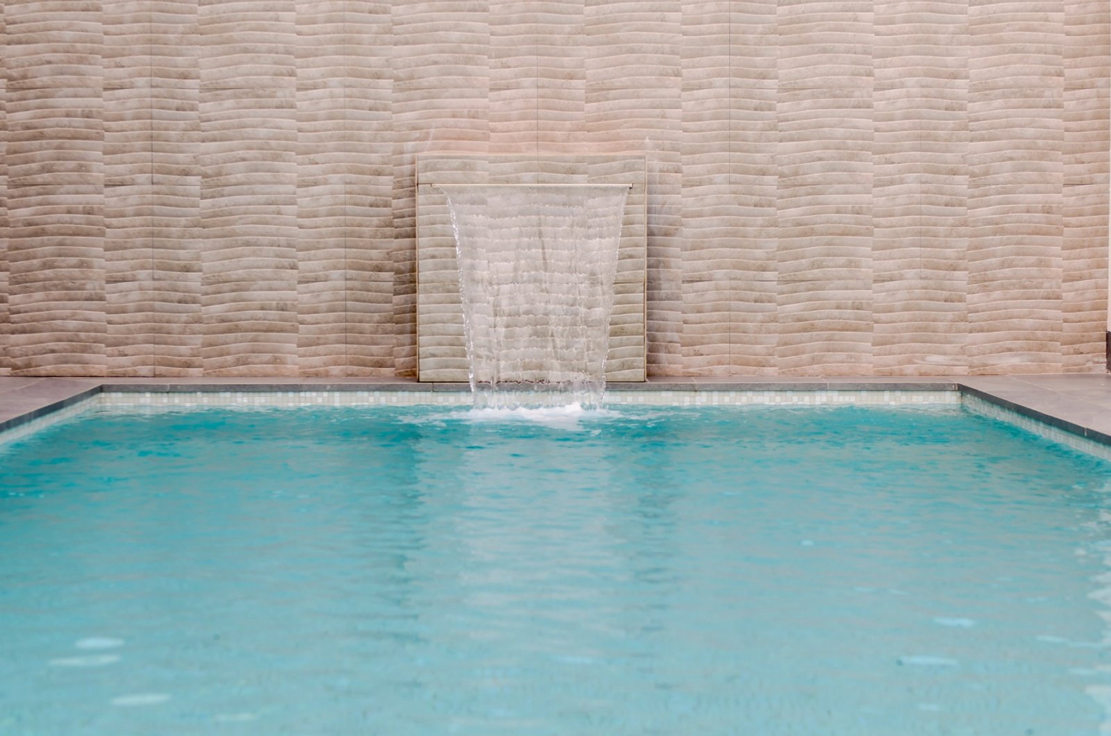 
Entdecken Sie das exklusive Modell Penelope, eine moderne Villa mit 3 Schlafzimmern, 3 Badezimmern und einer bebauten Fläche von 194 m².&#