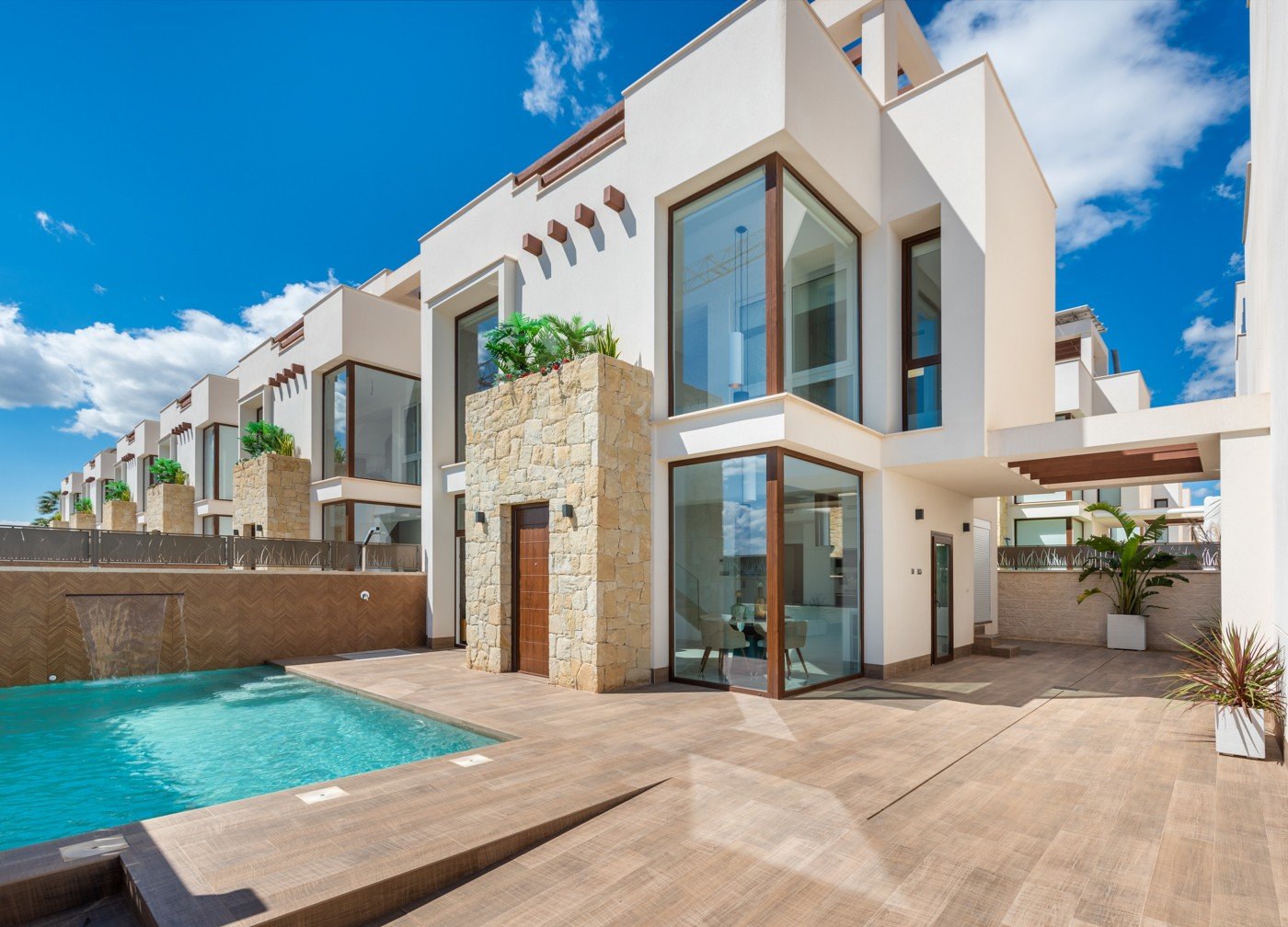  Neue Villen in Los Montesinos: Ein Ort zum Entspannen&#13;&#13;
Unter all den Häusern wird diese neue Villa mit Keller in Los Montesinos besonders Ih