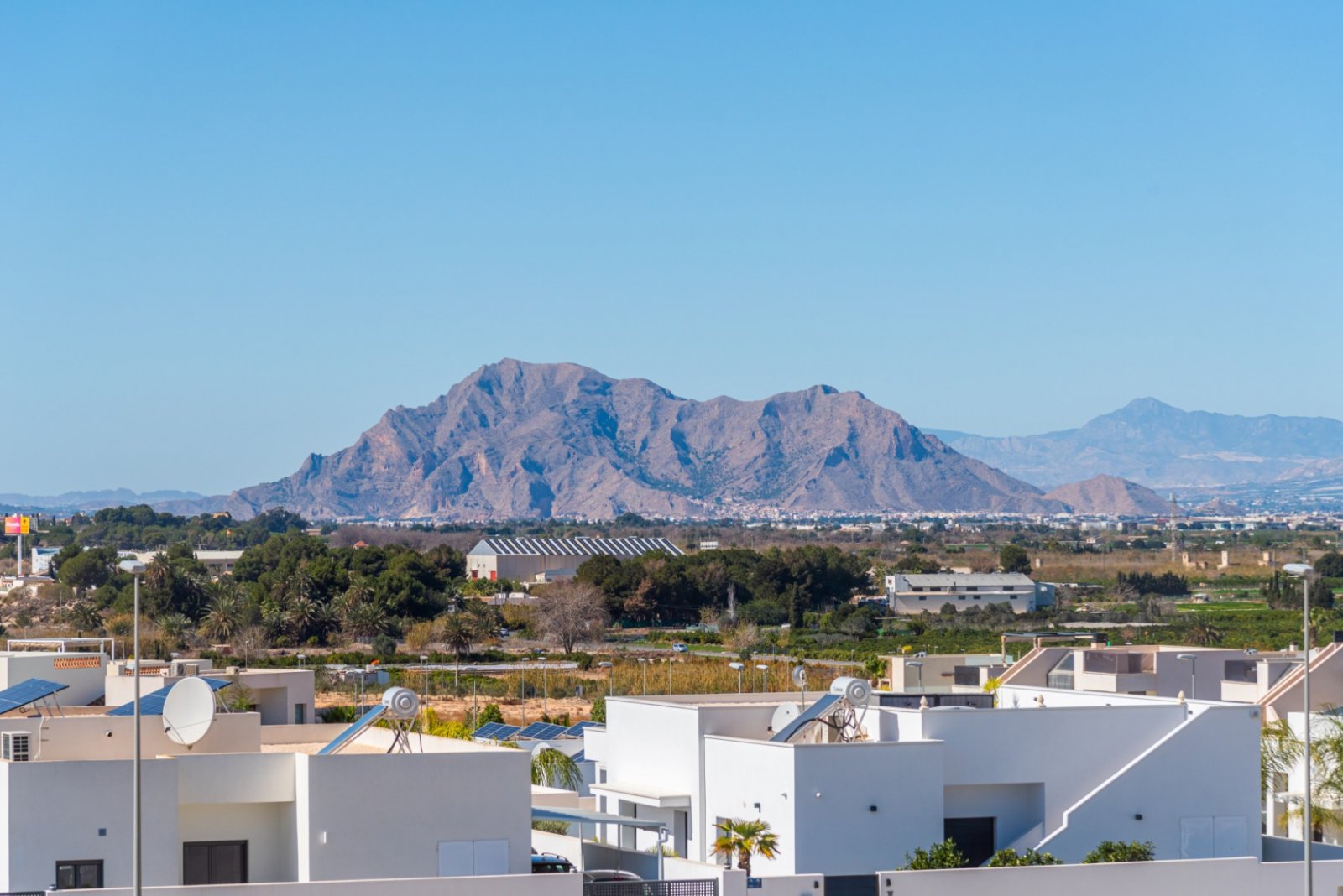 Sie werden dieser Neubauwohnung in Benijofar nicht widerstehen können.
Freuen Sie sich darauf, den Winter zu verbringen, Urlaub zu machen o