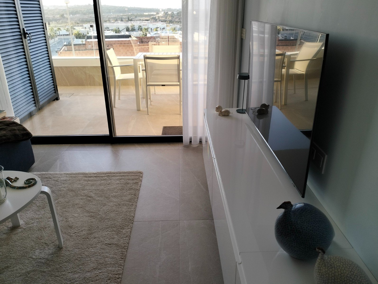 Sie werden dieser Neubauwohnung in Benijofar nicht widerstehen können.
Freuen Sie sich darauf, den Winter zu verbringen, Urlaub zu machen o