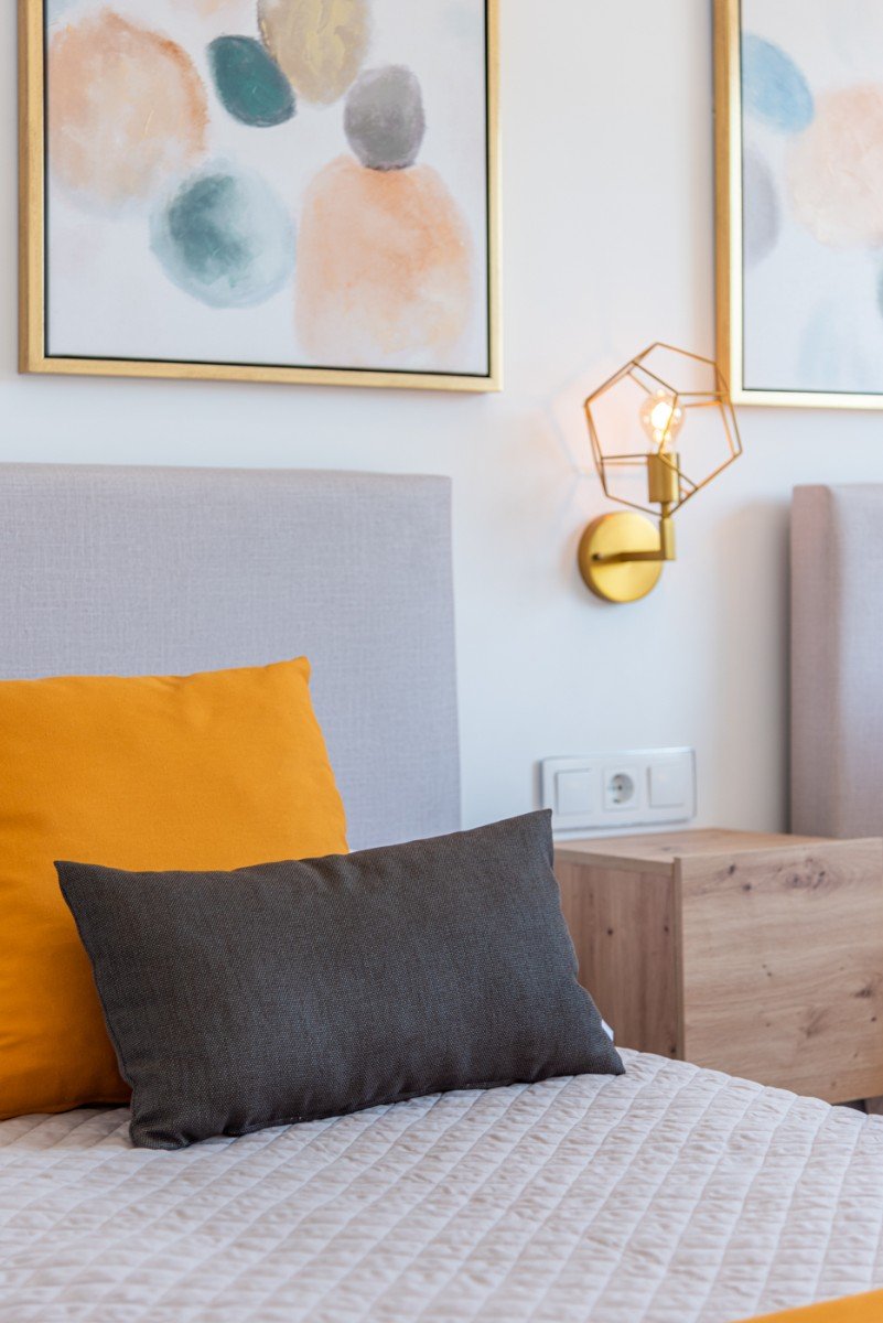 Stellen Sie sich vor, Sie würden jeden Tag in dieser beeindruckenden, neu erbauten Villa aufwachen, die sich in einer der exklusivsten und ruhigsten