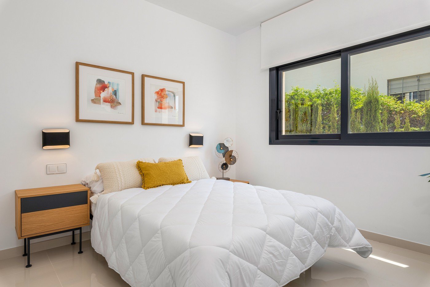 Stellen Sie sich vor, Sie würden jeden Tag in dieser beeindruckenden, neu erbauten Villa aufwachen, die sich in einer der exklusivsten und ruhigsten