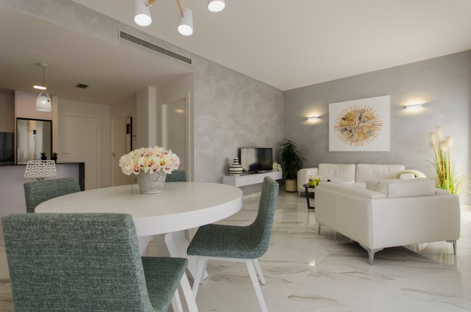  Stellen Sie sich vor, Sie würden jeden Tag in dieser beeindruckenden, neu erbauten Villa aufwachen, die sich in einer der exklusivsten und ruhigsten 