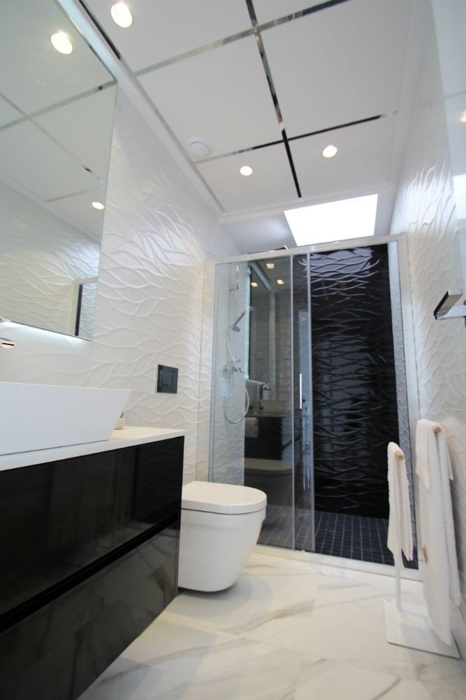 Stellen Sie sich vor, Sie würden jeden Tag in dieser beeindruckenden, neu erbauten Villa aufwachen, die sich in einer der exklusivsten und ruhigsten