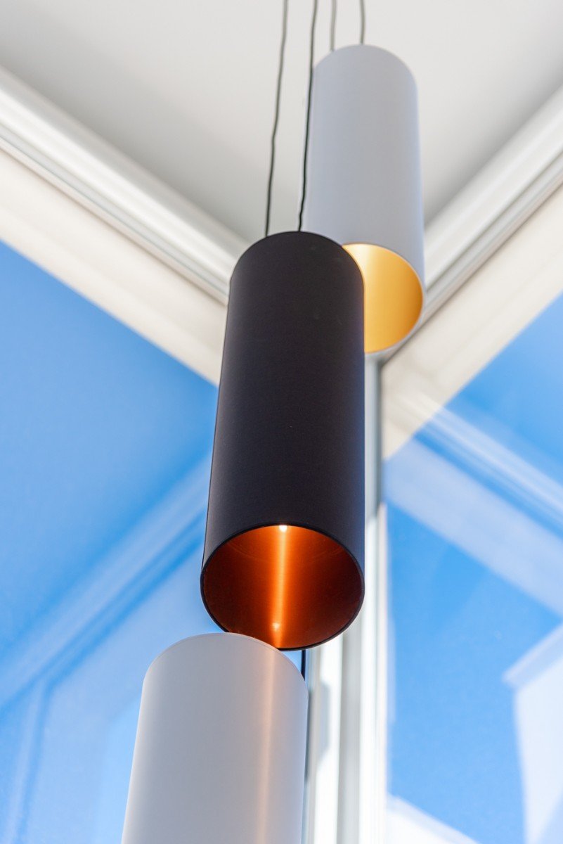 Stellen Sie sich vor, Sie würden jeden Tag in dieser beeindruckenden, neu erbauten Villa aufwachen, die sich in einer der exklusivsten und ruhigsten