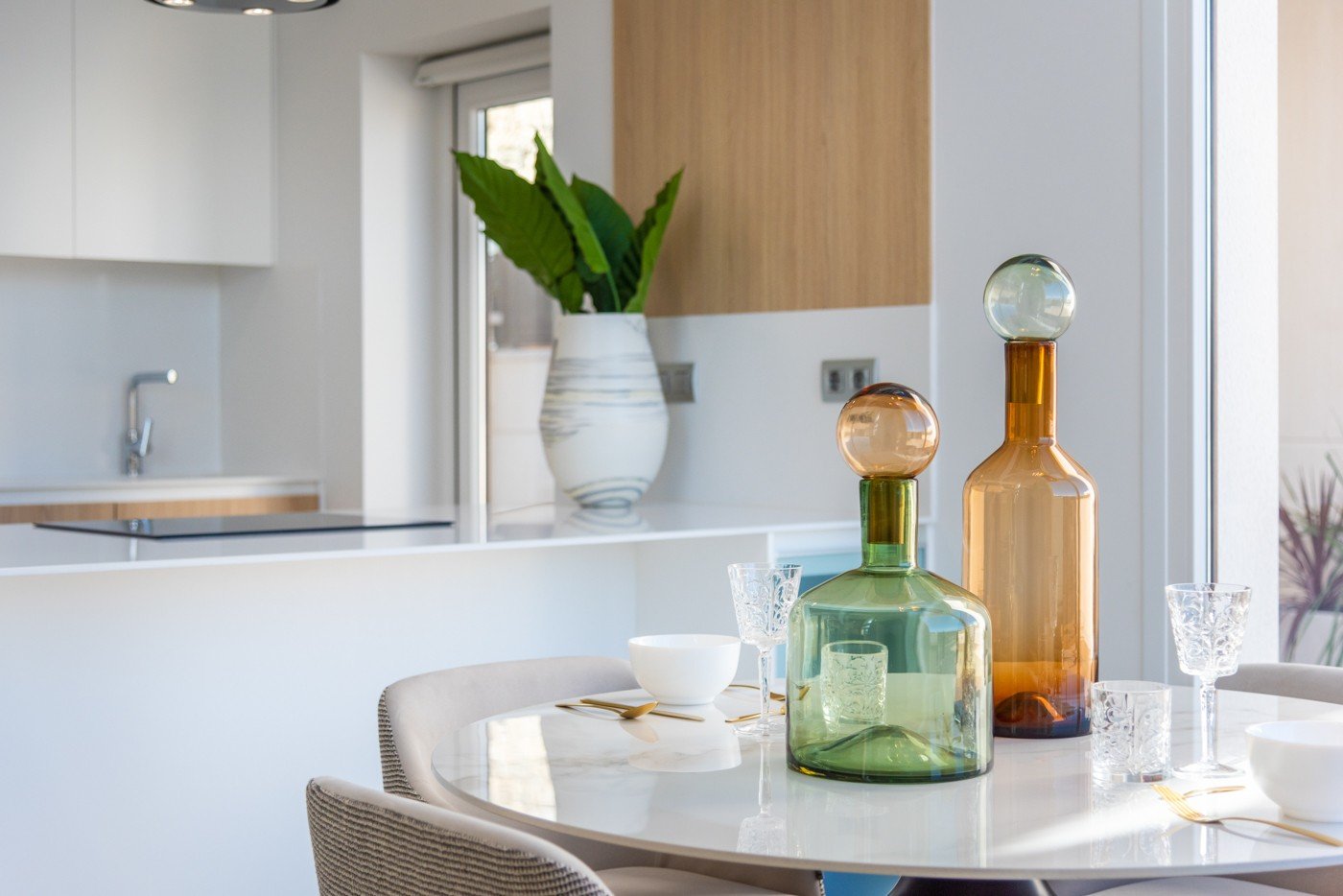 Stellen Sie sich vor, Sie würden jeden Tag in dieser beeindruckenden, neu erbauten Villa aufwachen, die sich in einer der exklusivsten und ruhigsten