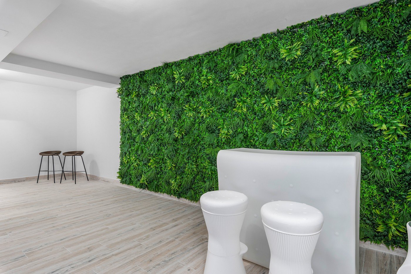  Stellen Sie sich vor, Sie würden jeden Tag in dieser beeindruckenden, neu erbauten Villa aufwachen, die sich in einer der exklusivsten und ruhigsten 