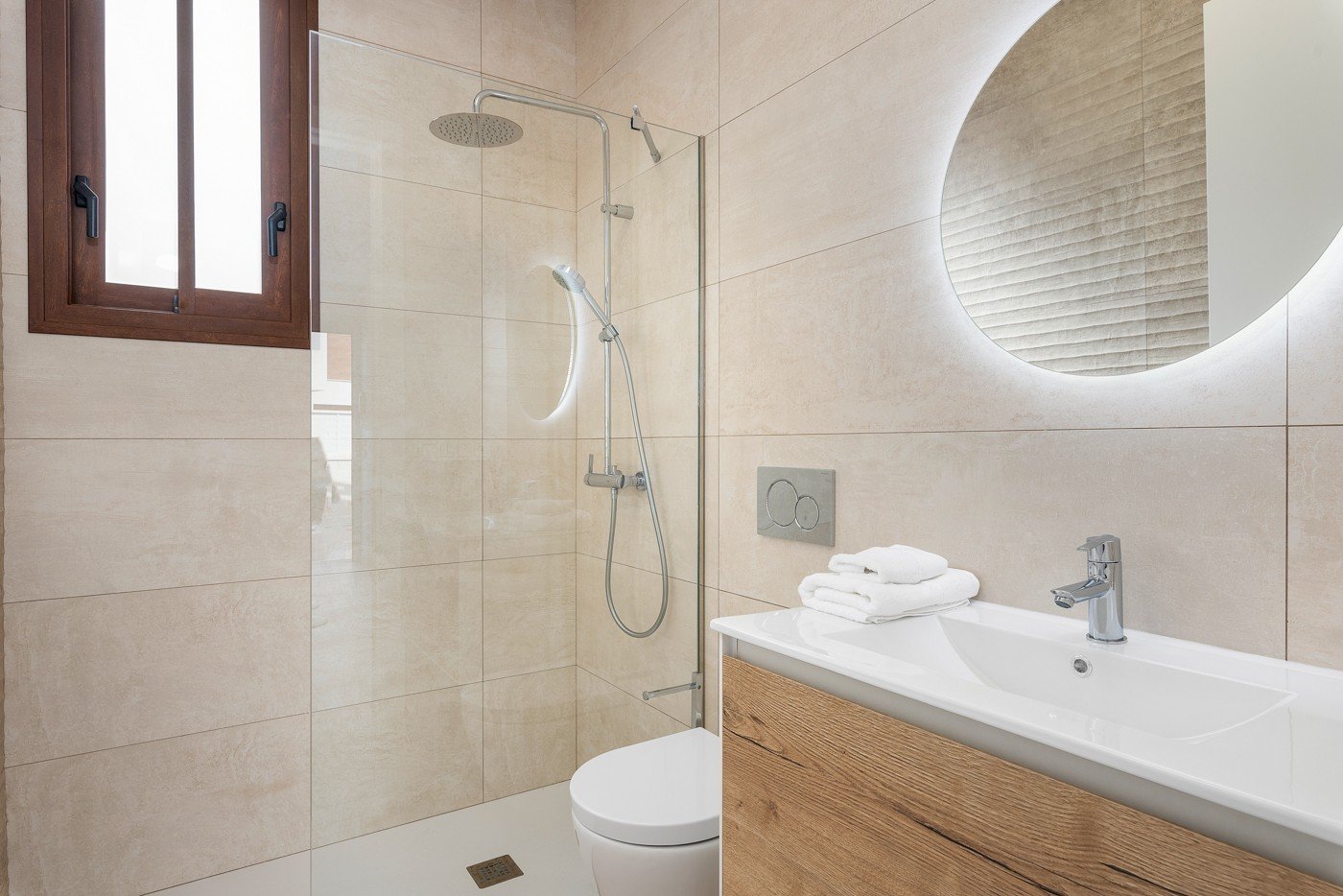 Neubauvilla zum Verkauf in Vera, Almeria
In dieser wunderschönen Neubauvilla in Almeria können Sie Meer, Wärme, aber vor allem Fantasie atm