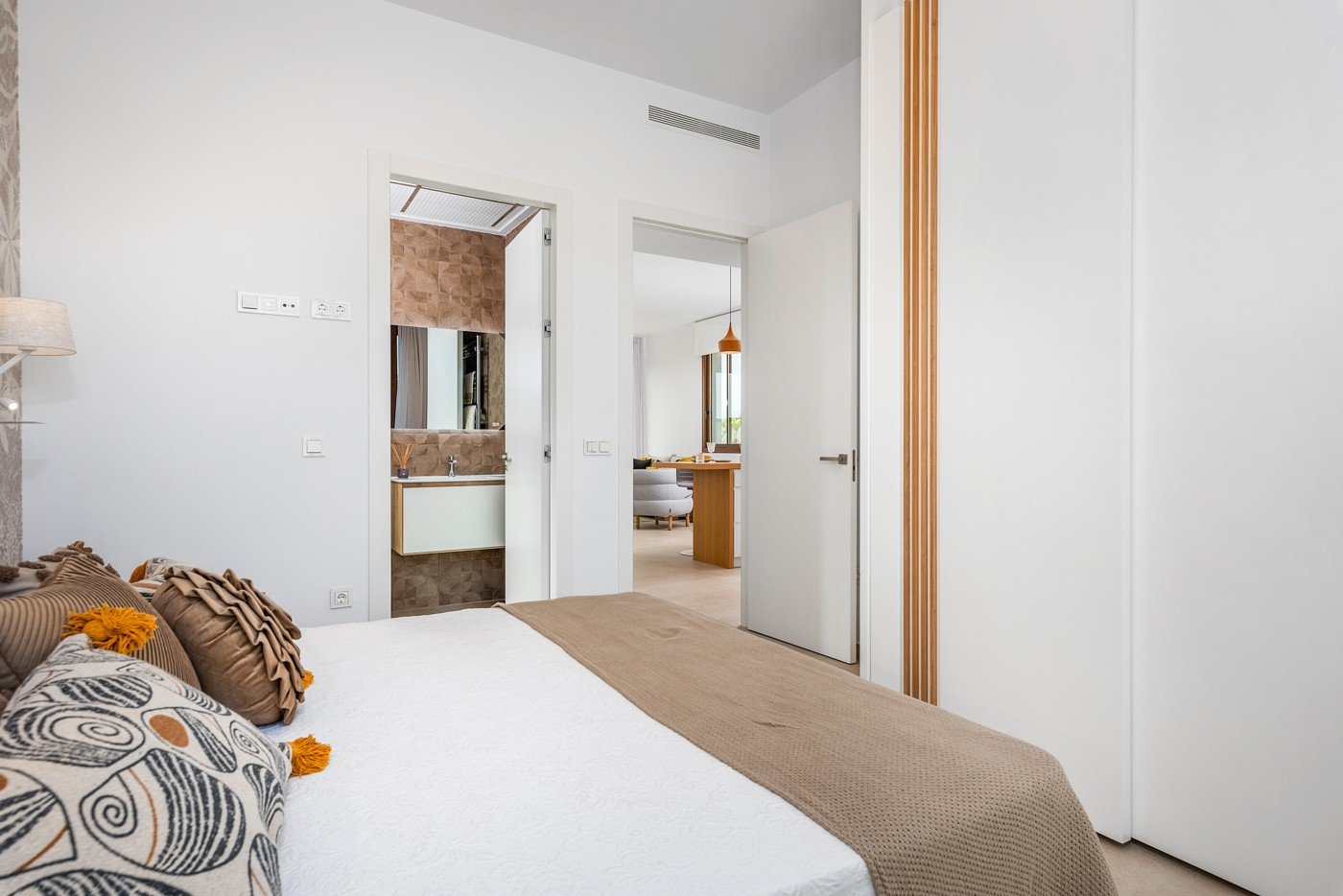 Neubauvilla zum Verkauf in Vera, Almeria
In dieser wunderschönen Neubauvilla in Almeria können Sie Meer, Wärme, aber vor allem Fantasie atm