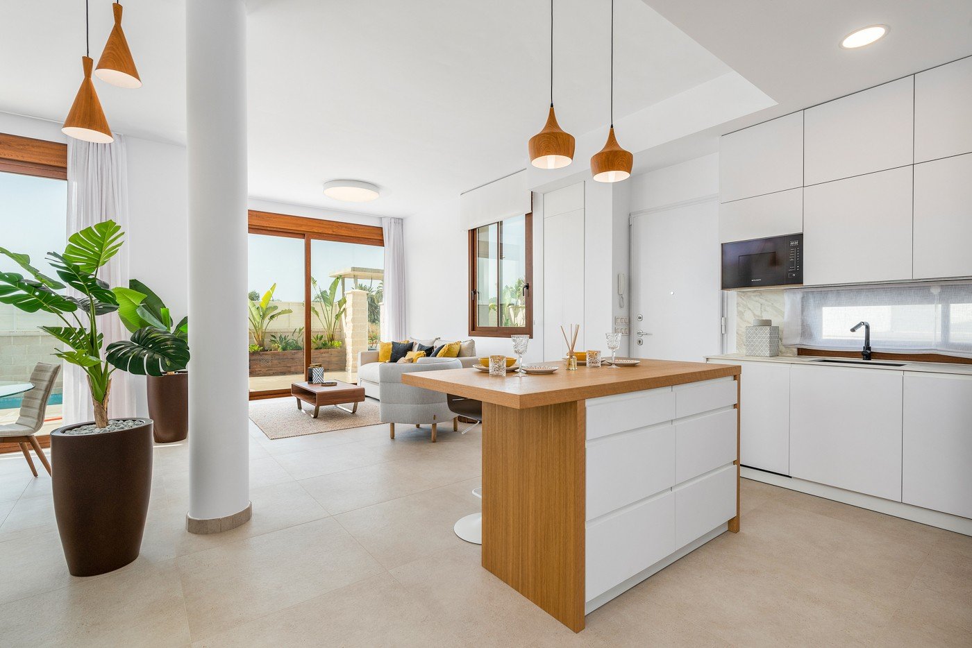 Neubauvilla zum Verkauf in Vera, Almeria
In dieser wunderschönen Neubauvilla in Almeria können Sie Meer, Wärme, aber vor allem Fantasie atm