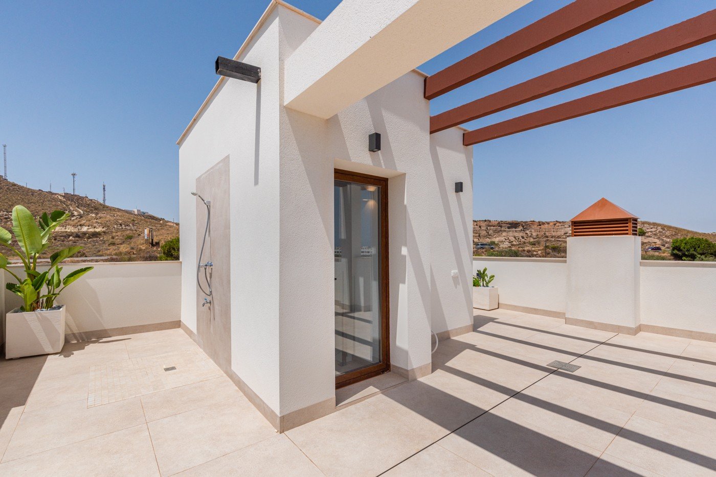  Die Villa Laguna Azul im prestigeträchtigen Residencial Monte Carmelo de Vera in Almería ist die perfekte Kombination aus modernem Design, Komfort un