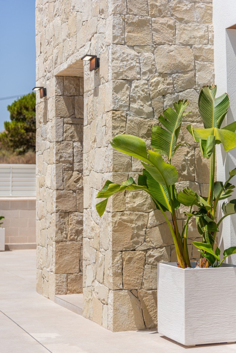  Die Villa Laguna Azul im prestigeträchtigen Residencial Monte Carmelo de Vera in Almería ist die perfekte Kombination aus modernem Design, Komfort un