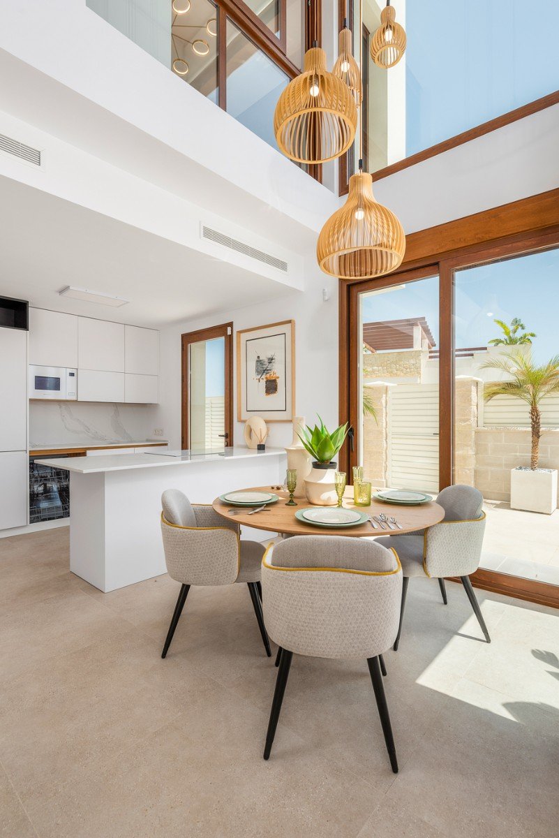  Die Villa Laguna Azul im prestigeträchtigen Residencial Monte Carmelo de Vera in Almería ist die perfekte Kombination aus modernem Design, Komfort un