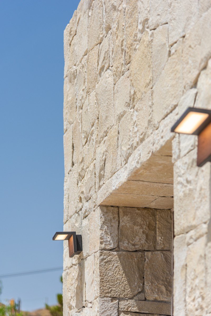 Die Villa Laguna Azul im prestigeträchtigen Residencial Monte Carmelo de Vera in Almería ist die perfekte Kombination aus modernem Design, Komfort un