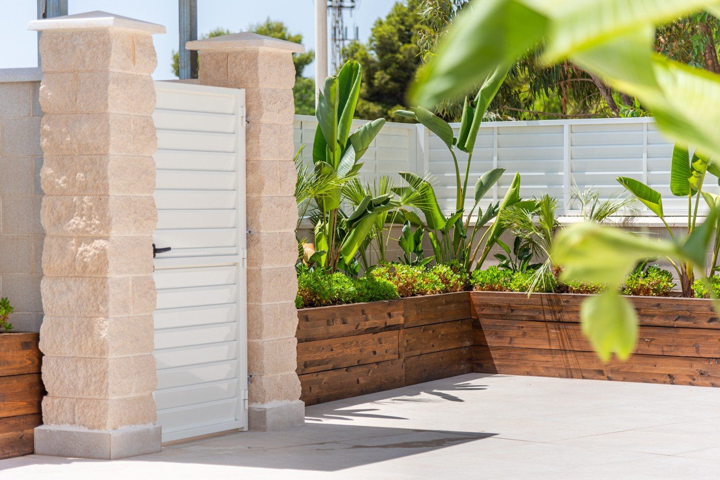 Die Villa Laguna Azul im prestigeträchtigen Residencial Monte Carmelo de Vera in Almería ist die perfekte Kombination aus modernem Design, Komfort un