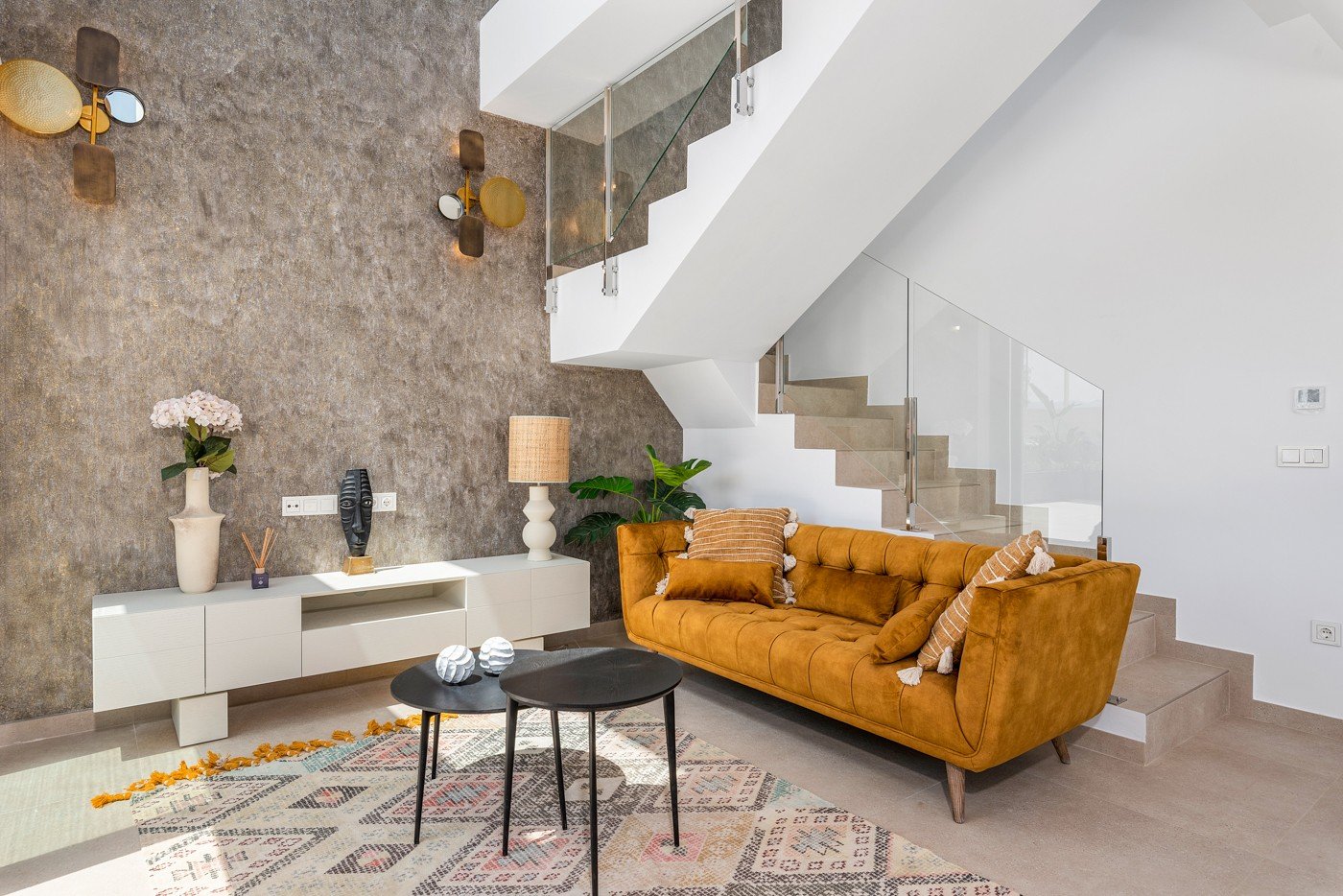 Die Villa Laguna Azul im prestigeträchtigen Residencial Monte Carmelo de Vera in Almería ist die perfekte Kombination aus modernem Design, Komfort un