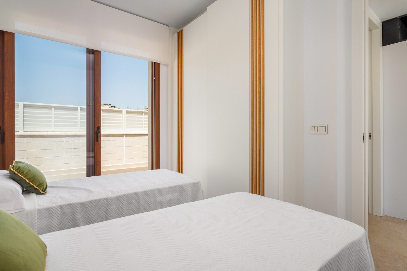 Die Villa Laguna Azul im prestigeträchtigen Residencial Monte Carmelo de Vera in Almería ist die perfekte Kombination aus modernem Design, Komfort un