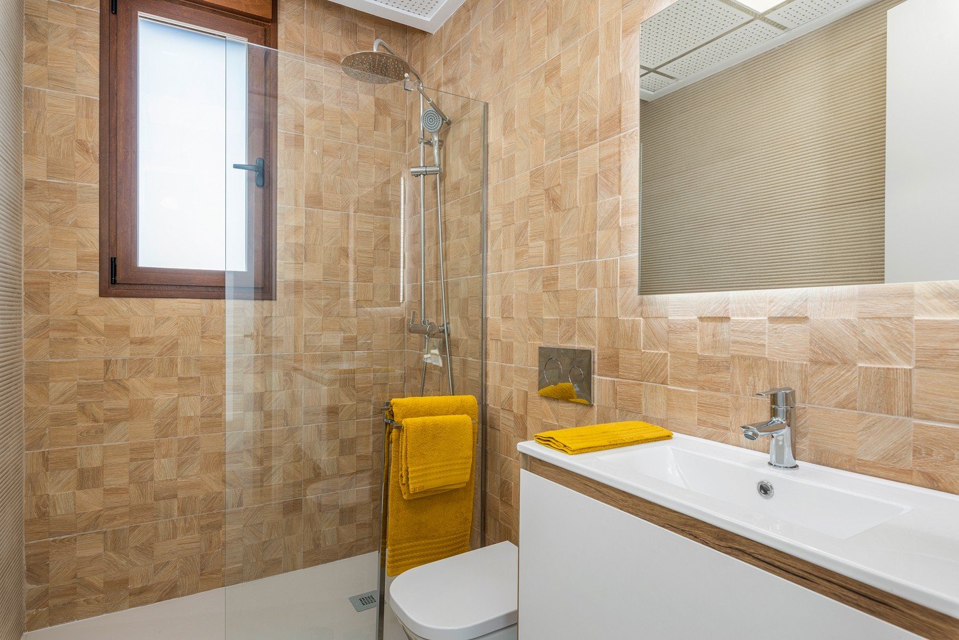 Die Villa Laguna Azul im prestigeträchtigen Residencial Monte Carmelo de Vera in Almería ist die perfekte Kombination aus modernem Design, Komfort un