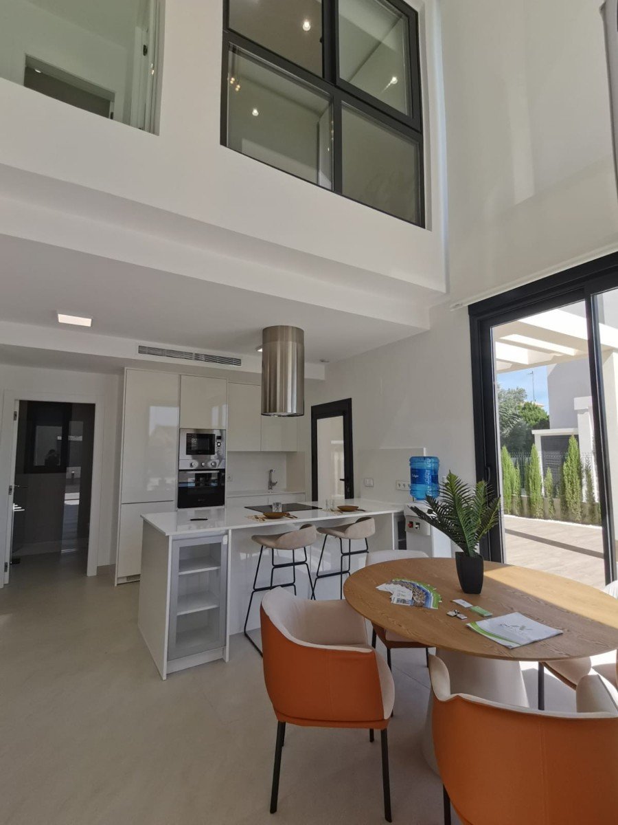 Neu gebaute Villa in Playa Honda, Mar Menor
Können Sie sich vorstellen, die Ruhe des Meeres, das Klima und die wunderbare Atmosphäre der Co