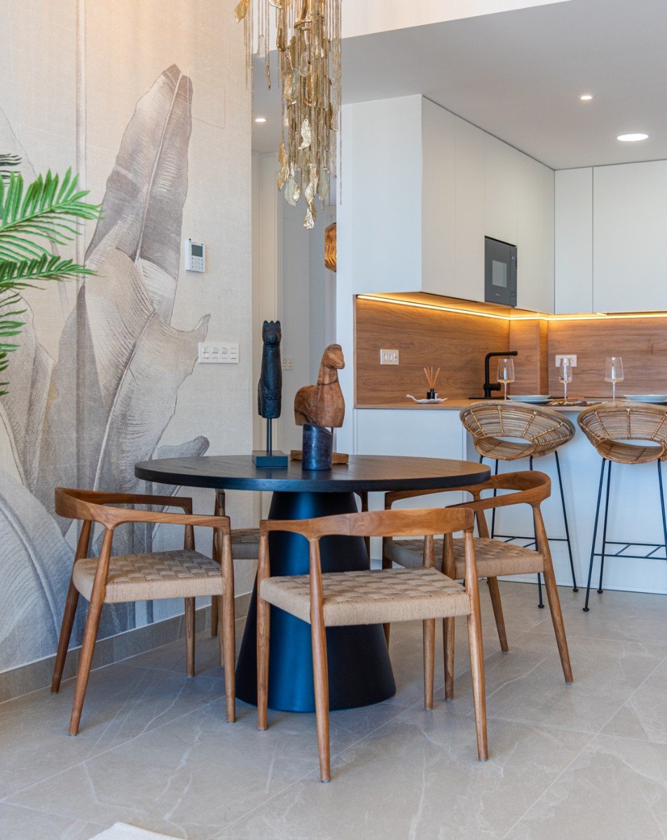 Geräumige und luxuriöse dreizimmerwohnung mit einer 27 m² großen, nach Süden ausgerichteten Terrasse/Balkon. Ideal für alle, die im schönen Benijófar