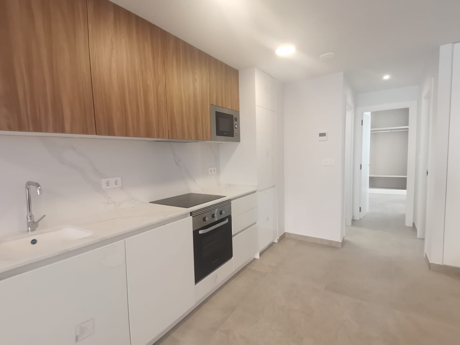  wohnung in Torrevieja für ein neues Leben direkt am Meer&#13;&#13;
Diese neue Wohnanlage in Torrevieja liegt nur 600 Meter von der fantastischen Play