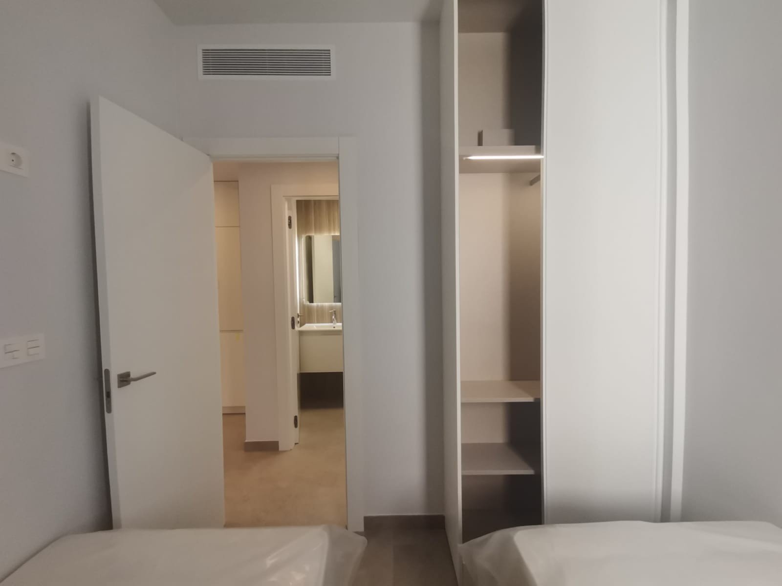  wohnung in Torrevieja für ein neues Leben direkt am Meer&#13;&#13;
Diese neue Wohnanlage in Torrevieja liegt nur 600 Meter von der fantastischen Play