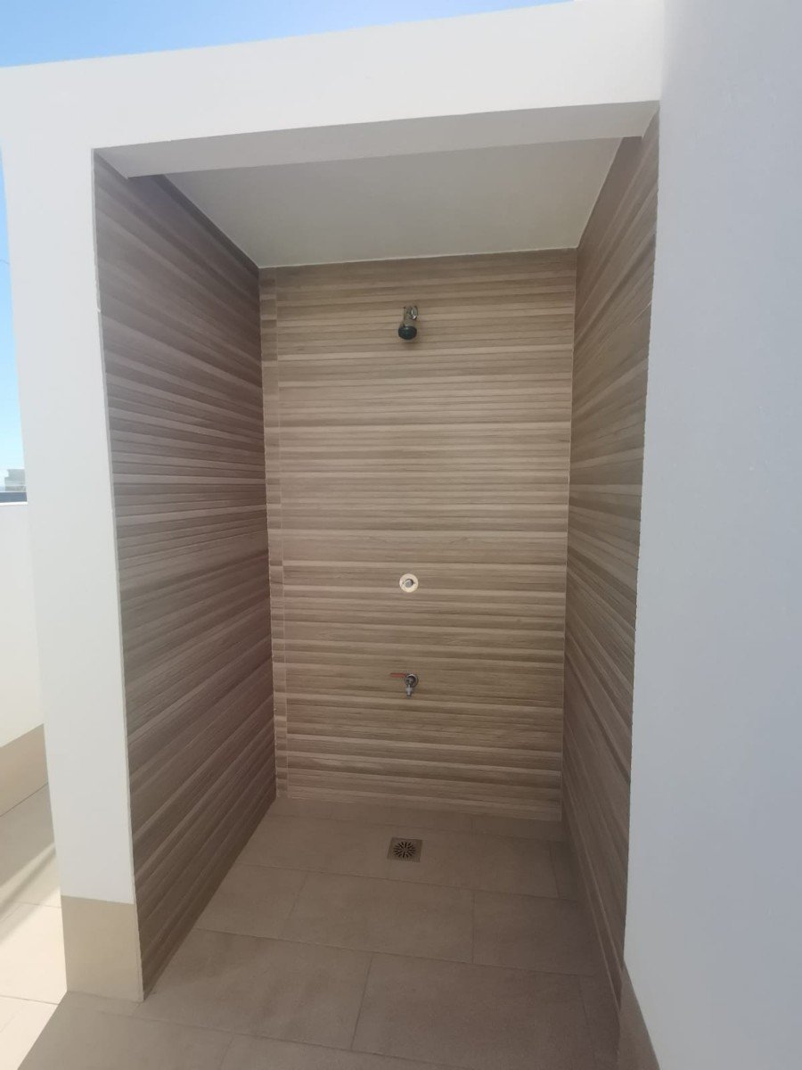  wohnung in Torrevieja für ein neues Leben direkt am Meer&#13;&#13;
Diese neue Wohnanlage in Torrevieja liegt nur 600 Meter von der fantastischen Play