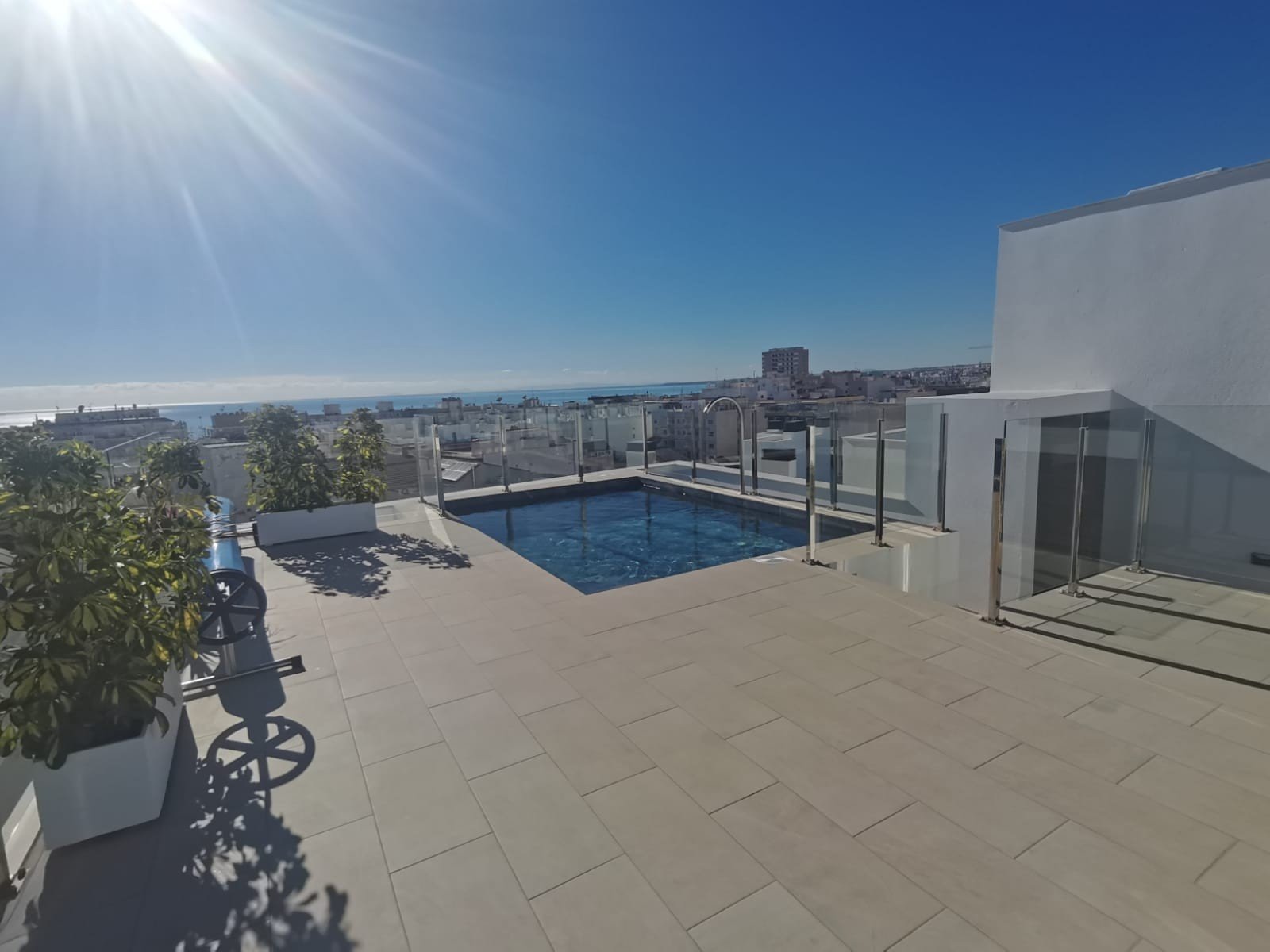  wohnung in Torrevieja für ein neues Leben direkt am Meer&#13;&#13;
Diese neue Wohnanlage in Torrevieja liegt nur 600 Meter von der fantastischen Play