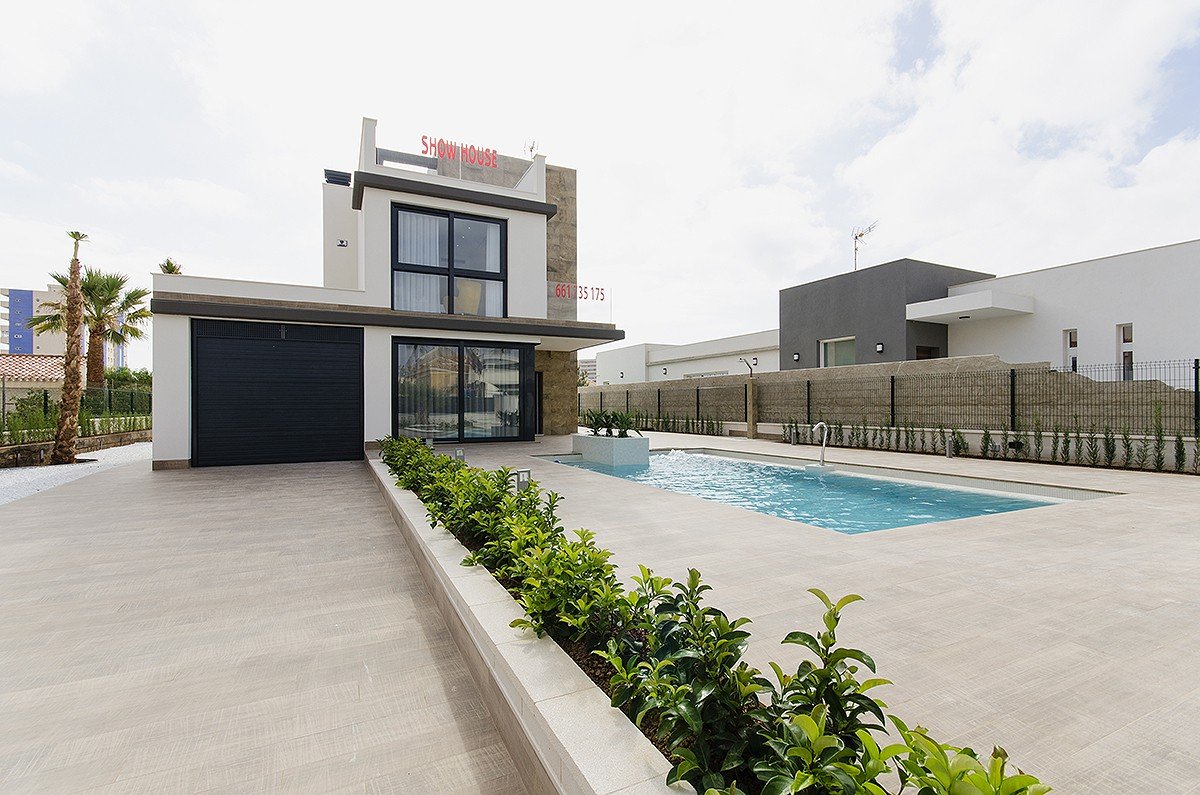 Brandneue Villa in Orihuela Costa in Strandnähe
In dieser wunderschönen Luxusvilla in Orihuela Costa aufzuwachen, ist ein Privileg. Sie bef