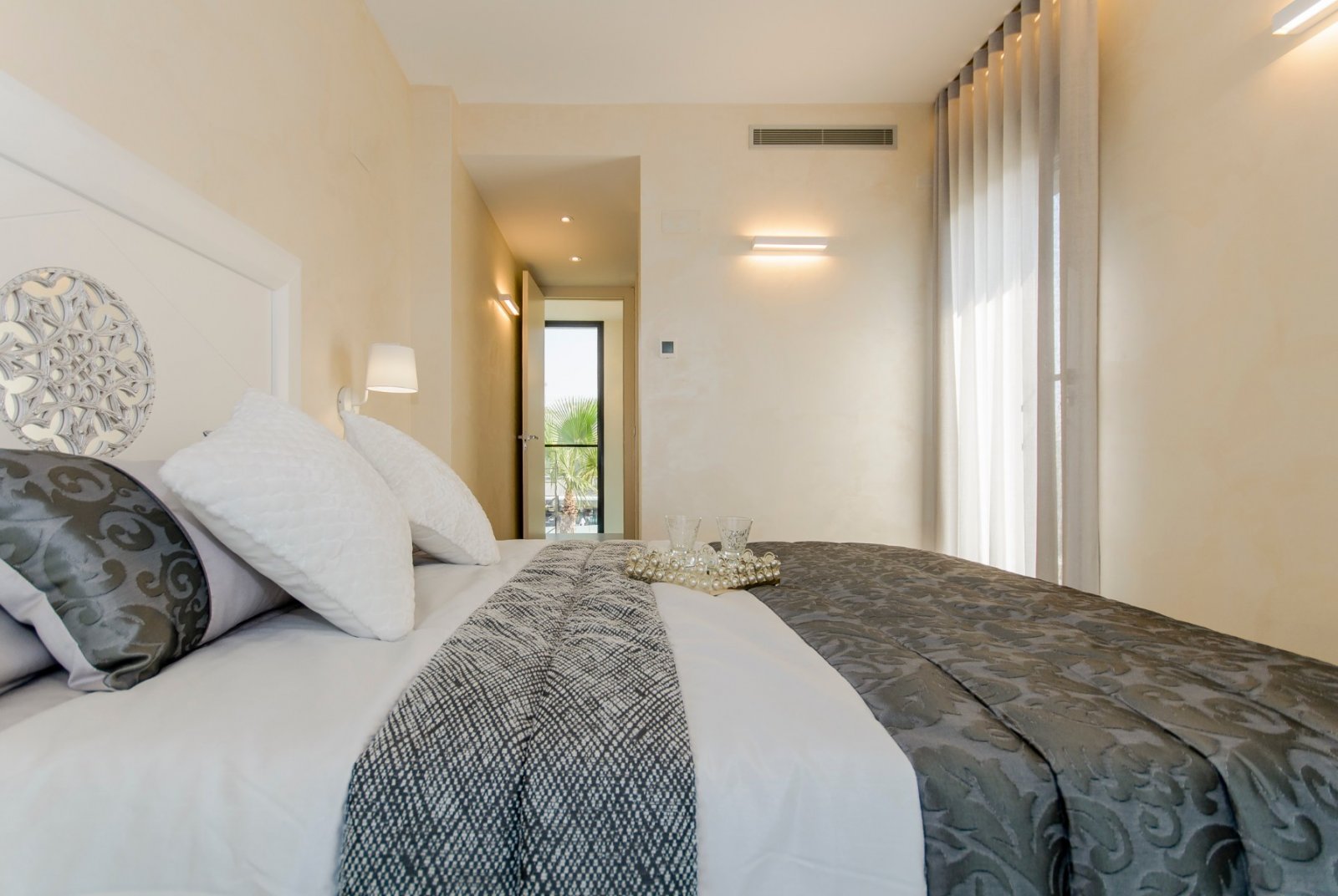 Neubauvilla zum Verkauf in Dehesa de Campoamor
In einer großzügigen Umgebung mit fast ganzjährigem Sonnenschein und mit herrlichem