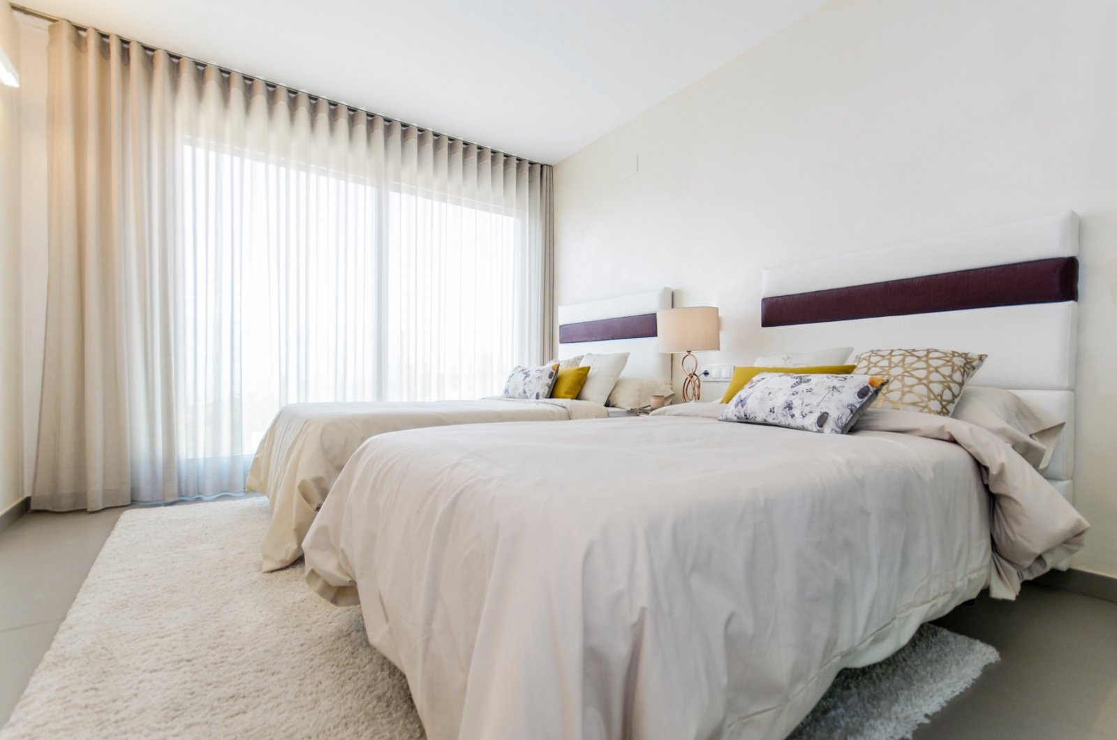 Neubauvilla zum Verkauf in Dehesa de Campoamor
In einer großzügigen Umgebung mit fast ganzjährigem Sonnenschein und mit herrlichem