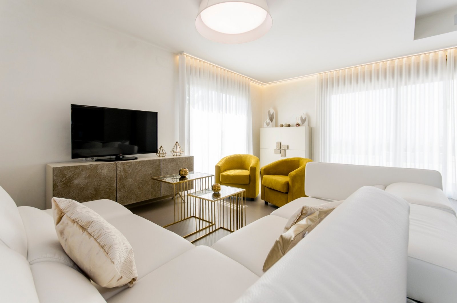 Neubauvilla zum Verkauf in Dehesa de Campoamor
In einer großzügigen Umgebung mit fast ganzjährigem Sonnenschein und mit herrlichem