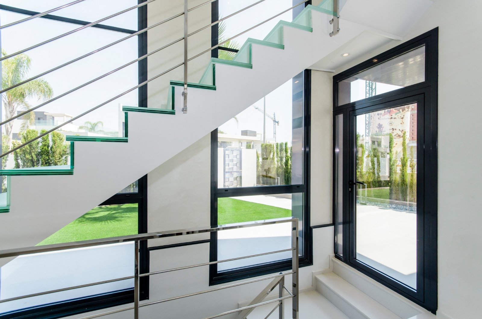 Neubauvilla zum Verkauf in Dehesa de Campoamor
In einer großzügigen Umgebung mit fast ganzjährigem Sonnenschein und mit herrlichem