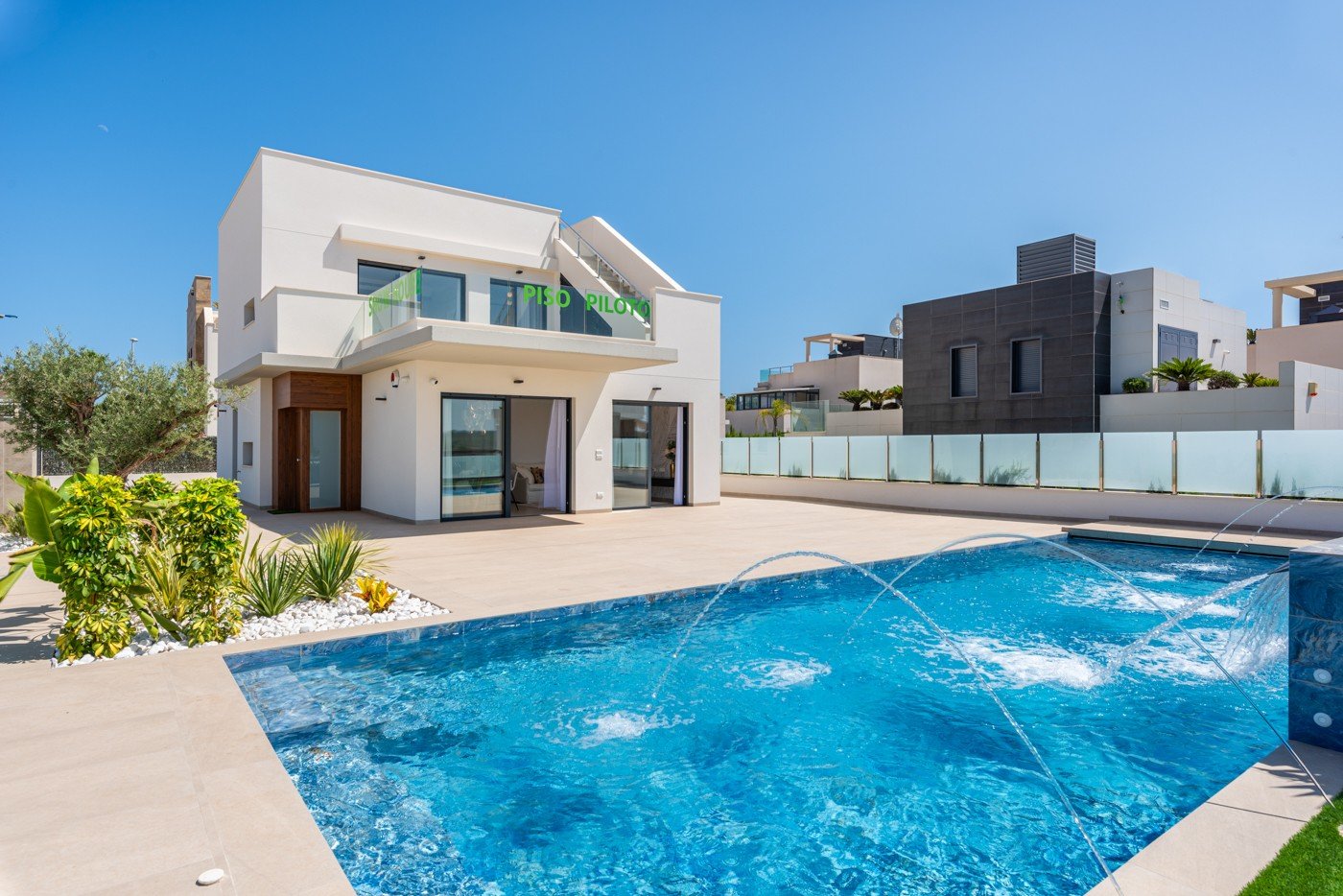 Orihuela Costa: Neubau-Villa in Dehesa de Campoamor
Wenn Sie zu denjenigen gehören, die der Meinung sind, dass man für ein entspanntes Leben an der Costa B Orihuela Costa: Neubau-Villa in Dehesa de Campoamor
Wenn Sie zu denjenigen gehören, die der Meinung sind, dass man für ein entspanntes Leben an der Costa B
