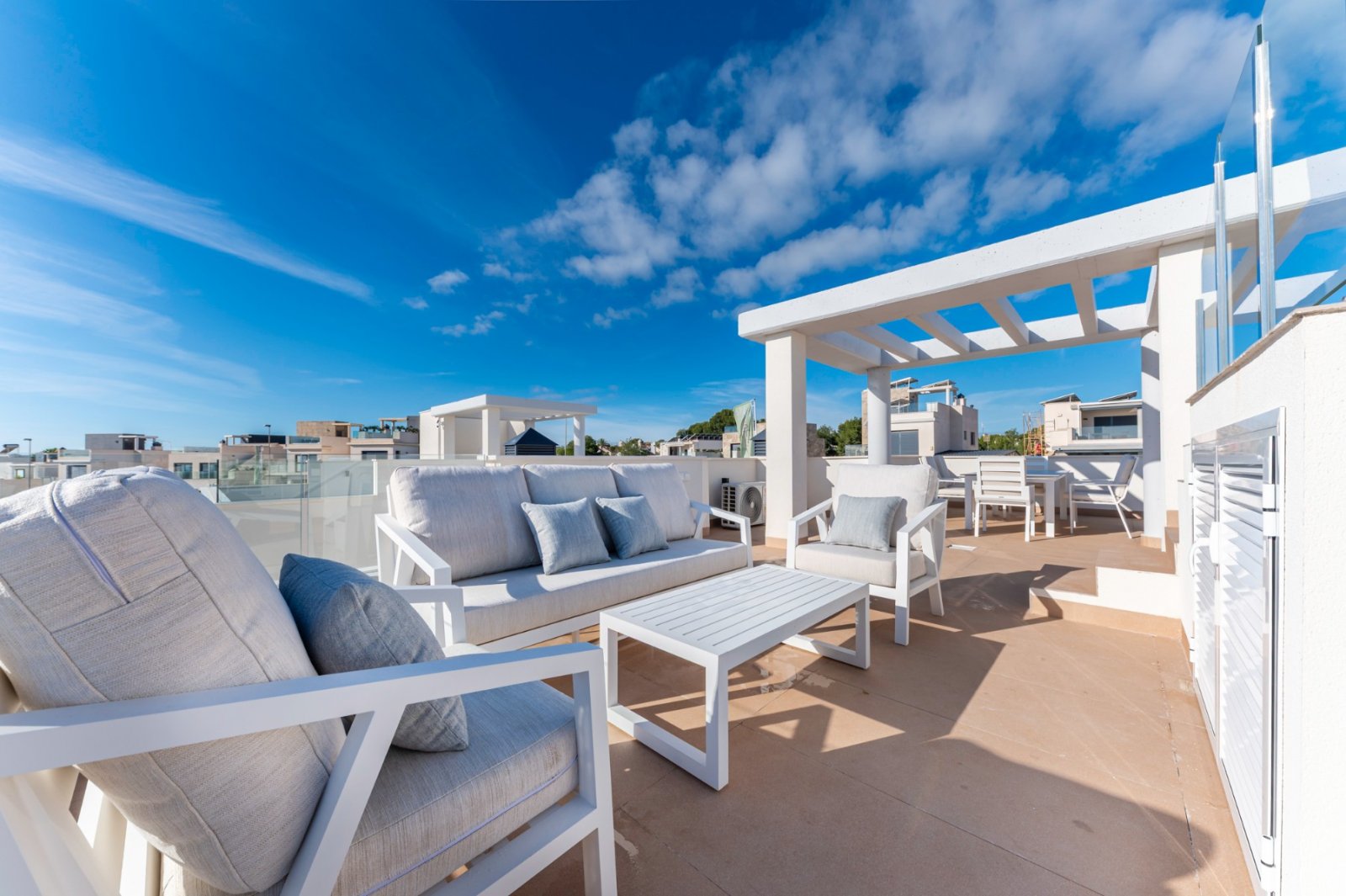  Entdecken Sie diesen schönen neu gebauten Bungalow in San Miguel de Salinas
Sind Sie auf der Suche nach einer Erholung in der Sonne und der