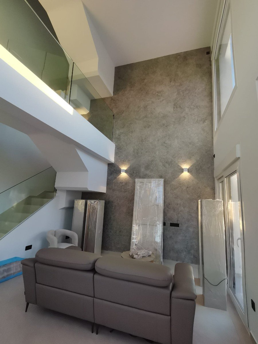  Neue Villen in Los Montesinos: Ein Ort zum Entspannen
Unter all den Häusern wird diese neue Villa mit Keller in Los Montesinos besonders Ih