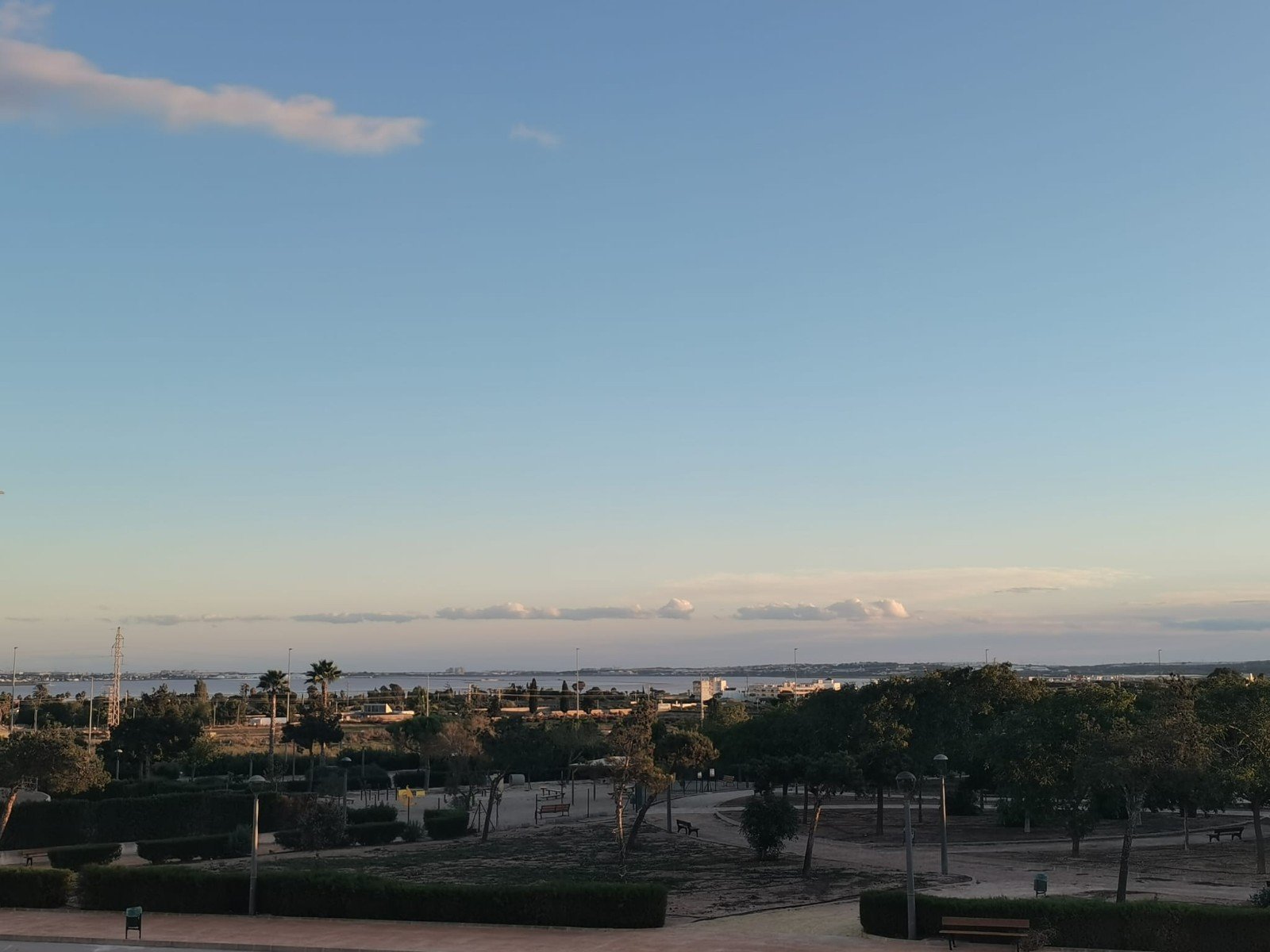  Neue Villen in Los Montesinos: Ein Ort zum Entspannen
Unter all den Häusern wird diese neue Villa mit Keller in Los Montesinos besonders Ih